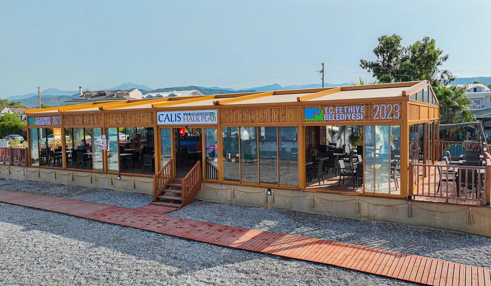 Fethiye Çalış Halk Plajı uygun fiyatlarla hizmet vermeye devam ediyor