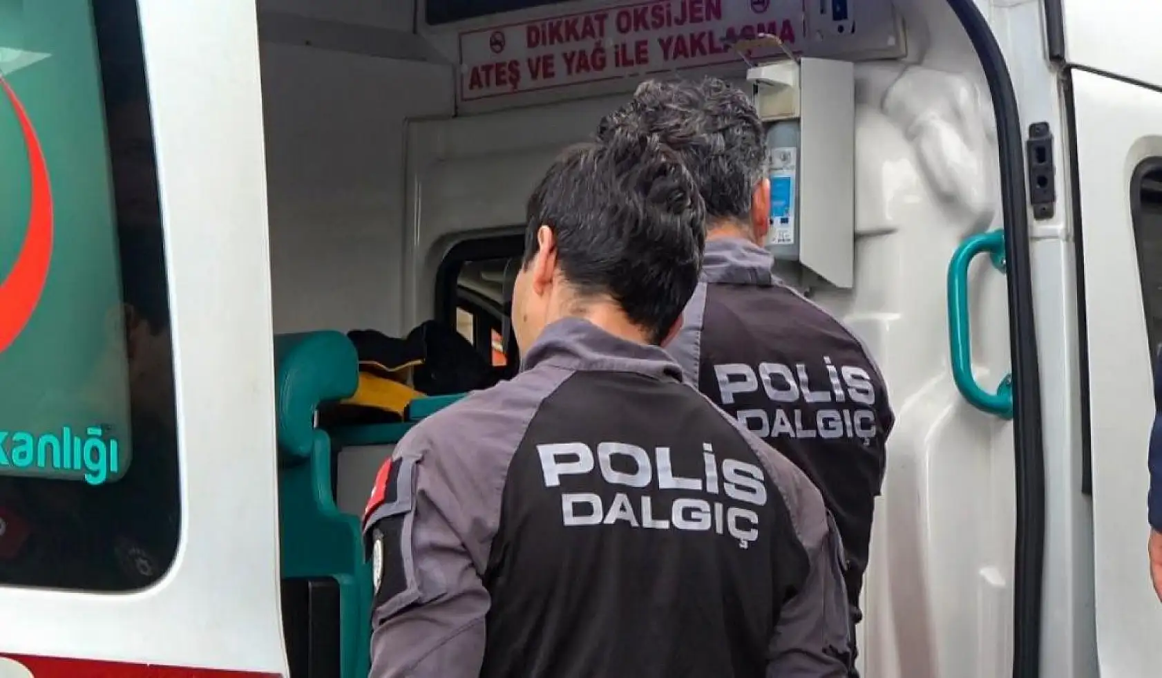 Şahsın mont sayesinde su üzerinde kaldığı öğrenildi