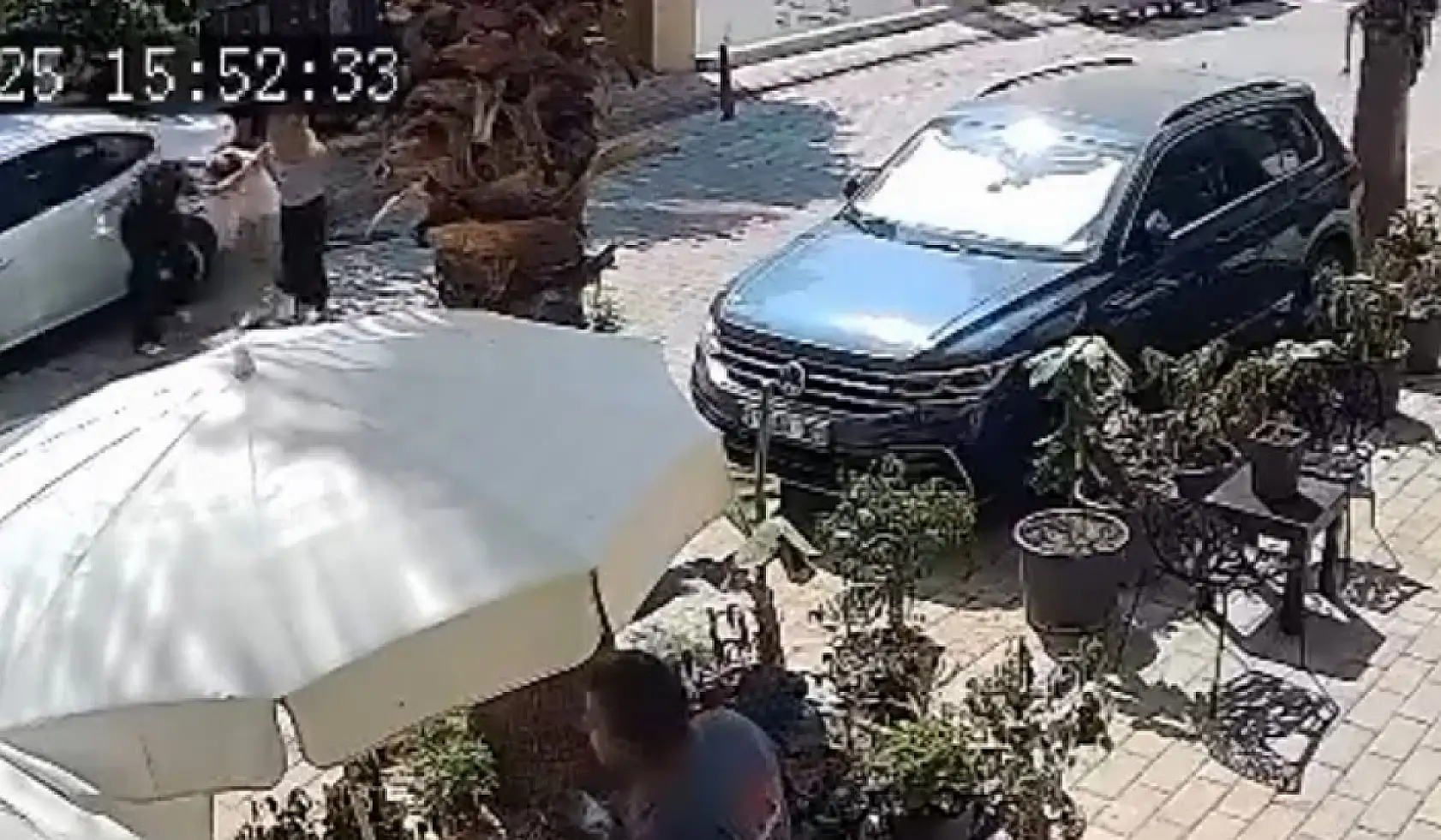 Esnafın anlaşmazlığı saç saça baş başa kavgaya dönüştü