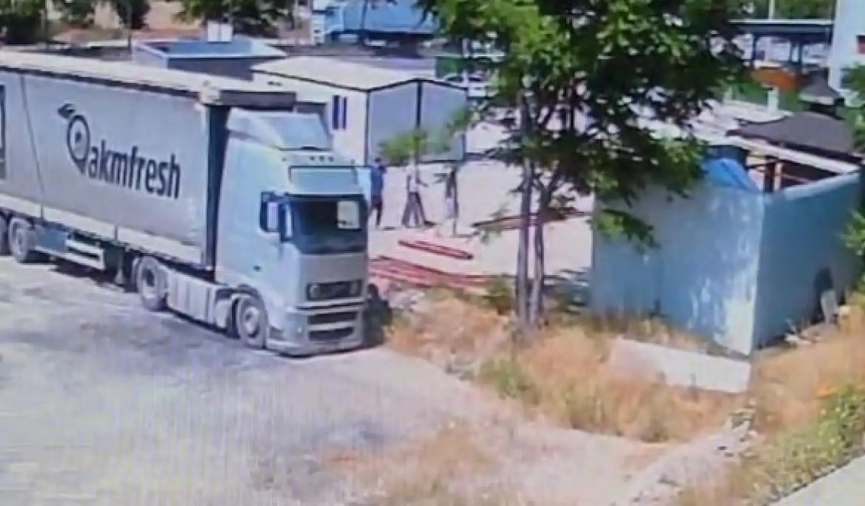 Çalıştığı işyerini soydu, patronuna ölüm tehditli not bıraktı