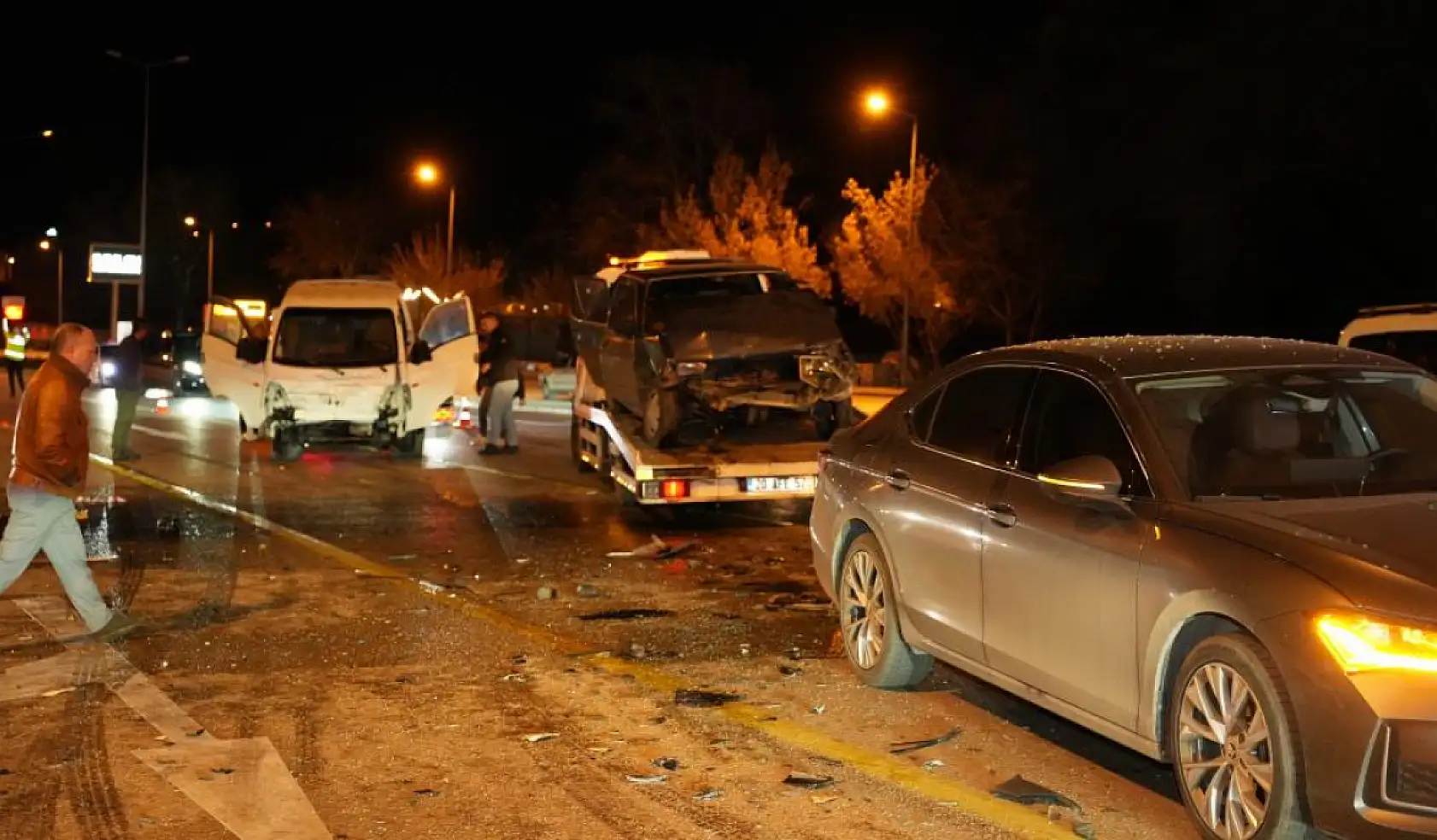 5 Aracın Karıştığı Zincirleme Kazada Çok Sayıda Yaralı