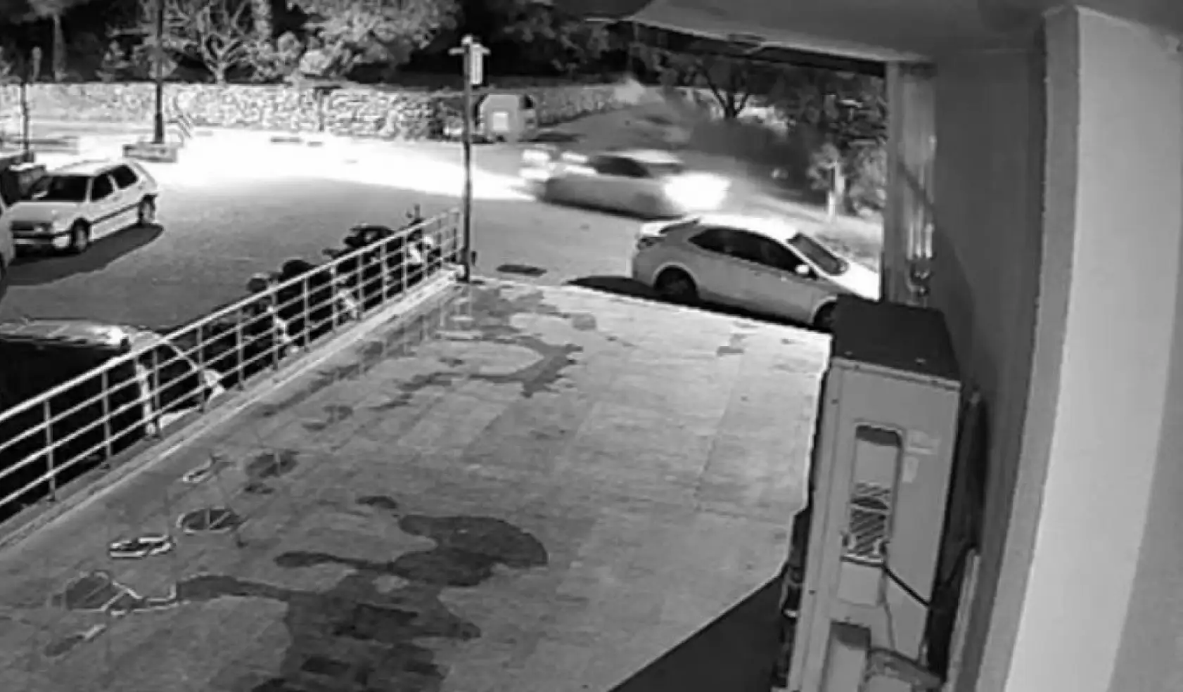 Marmaris'te otomobilin çarptığı motosikletli ve yolcusu metrelerce savruldu