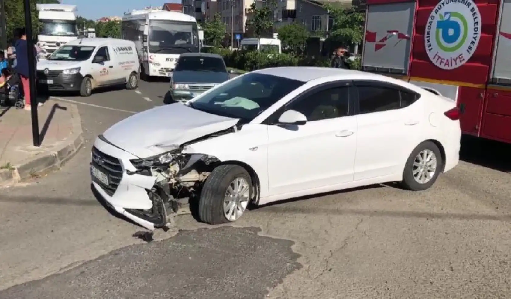 Otomobiller çarpıştı: 1 yaralı