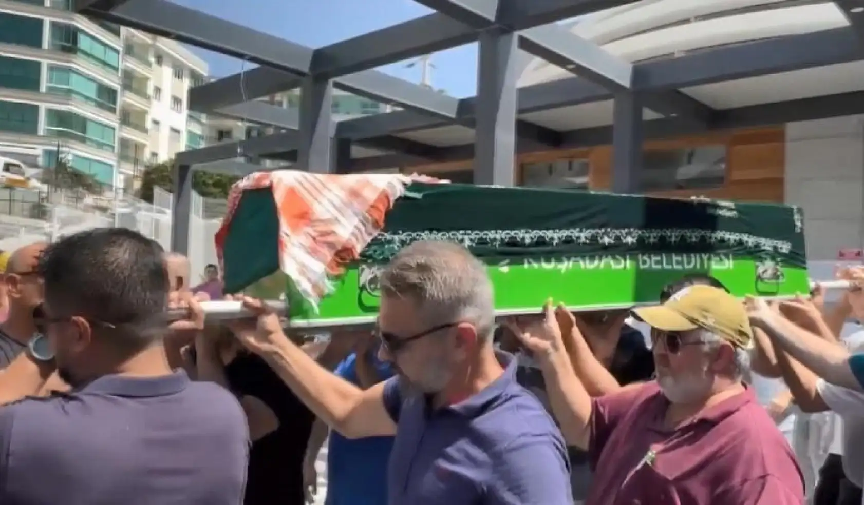 Site içerisinde bulunan direkteki kaçak akım, 16 yaşındaki çocuğu hayattan kopardı