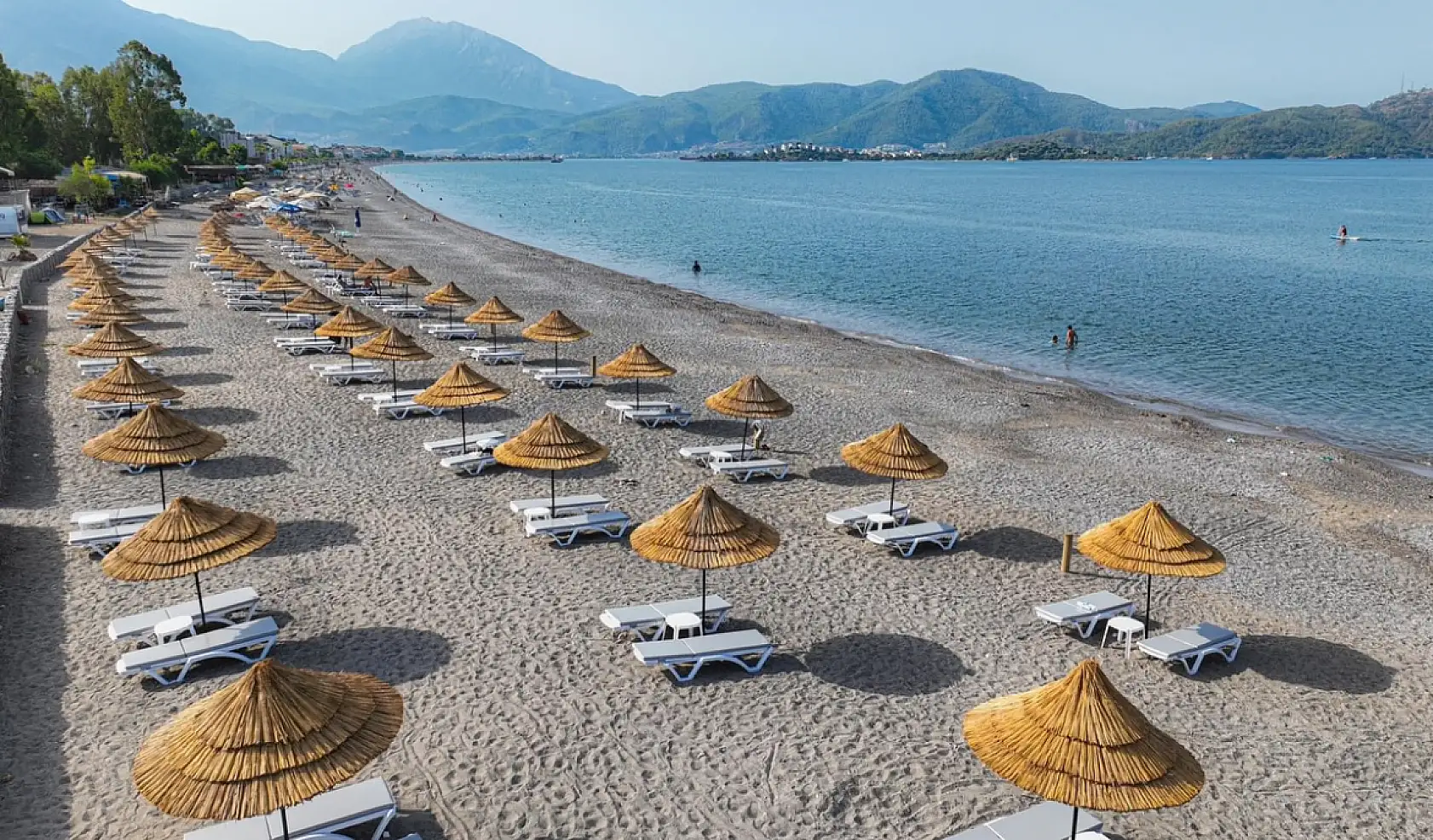 Fethiye Çalış Halk Plajı uygun fiyatlarla hizmet vermeye devam ediyor