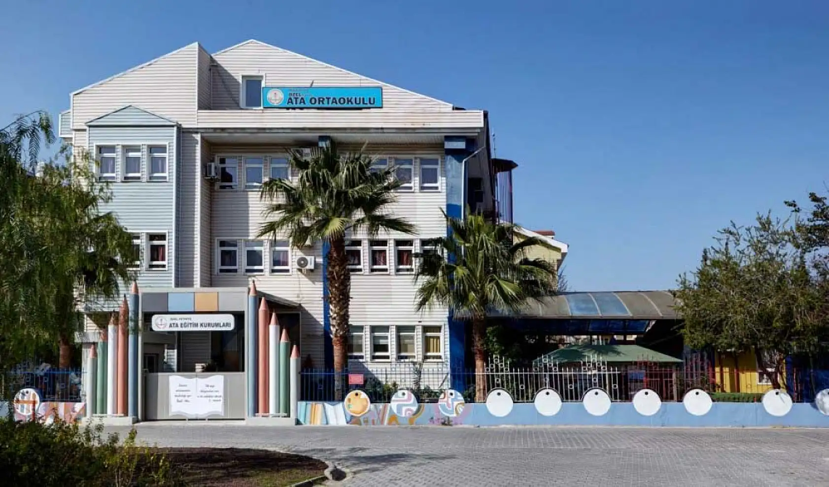 22 Nisan Pazartesi okullar tatil mi?