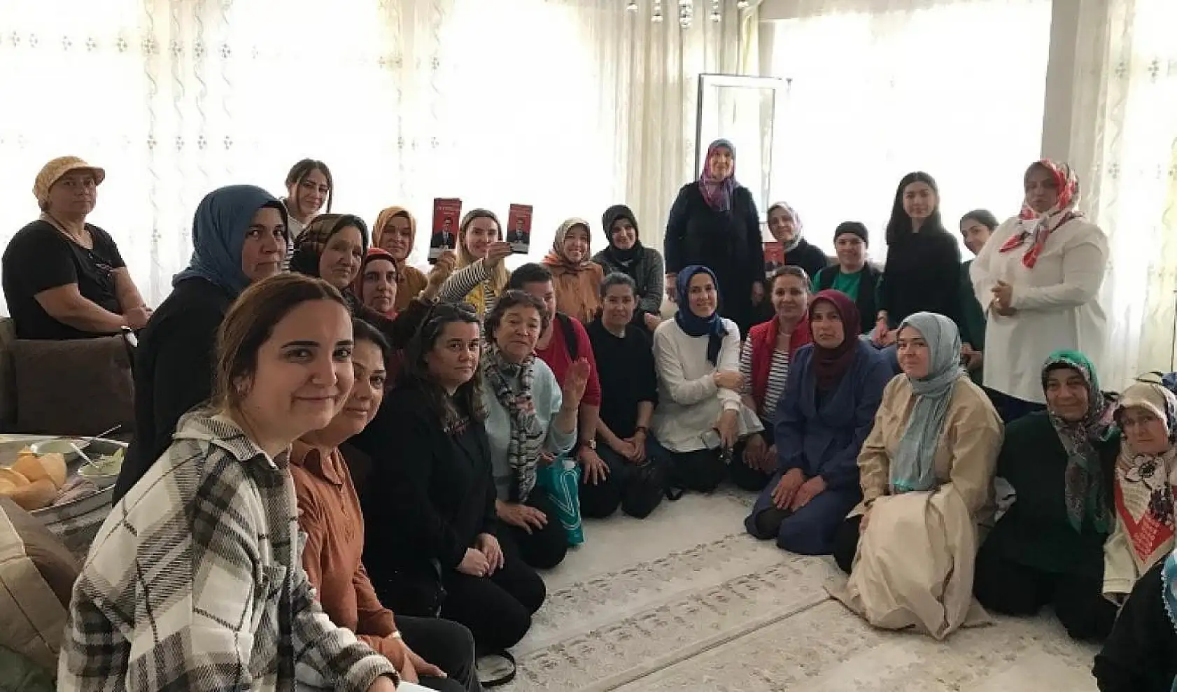 Cumhur İttifakı Kadın ve Gençlik Kolları kapı kapı dolaşıyor