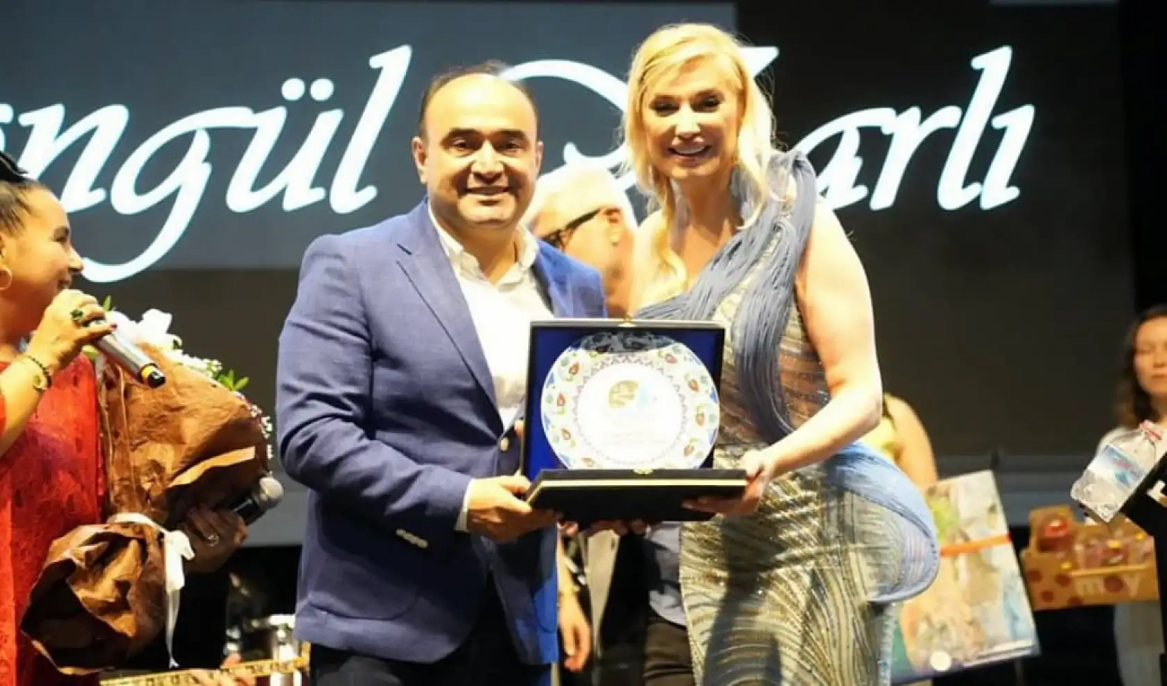 Songül Karlı'dan Seydikemer'e Övgü: 'Domatesler harika, kasa kasa alıp götüreceğim!'