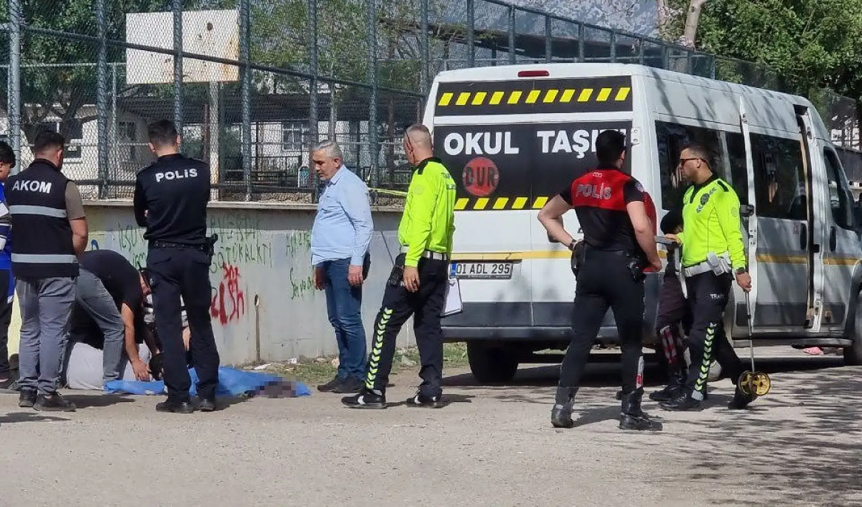 Çocukların şakası ölümle bitti! 11 yaşındaki öğrenci servis minibüsünün altında kaldı