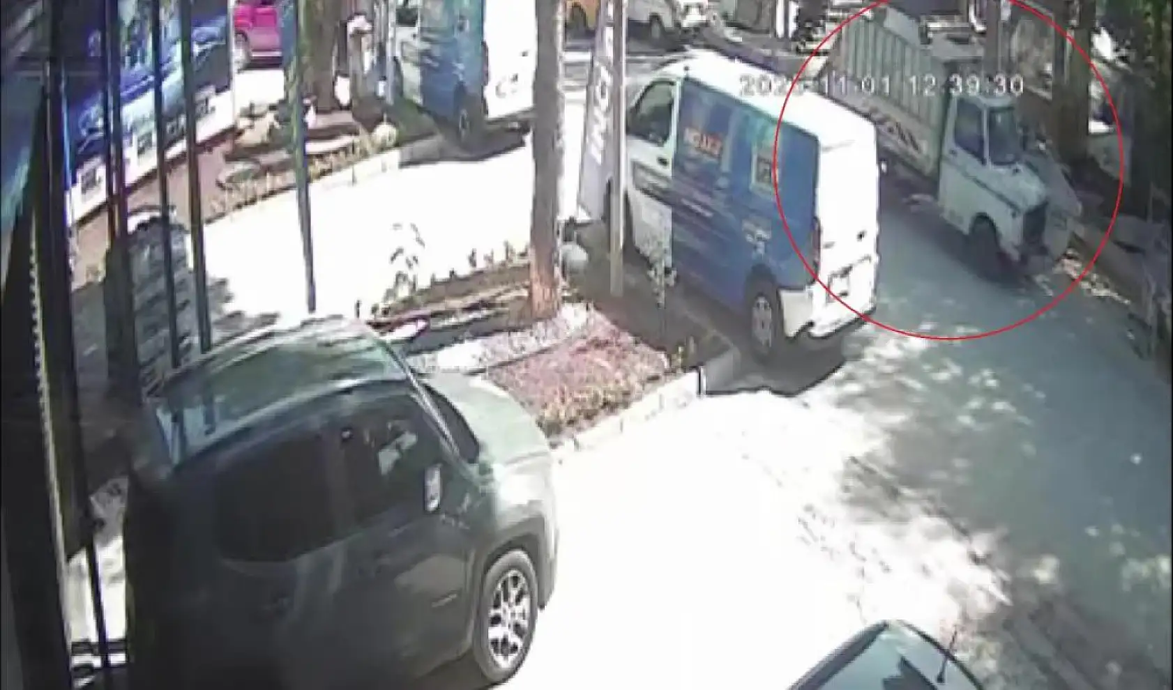 Atık toplayıcıların çöp kavgasında kan aktı: 'Vergisini ödüyorum' deyip elinden bıçakladı