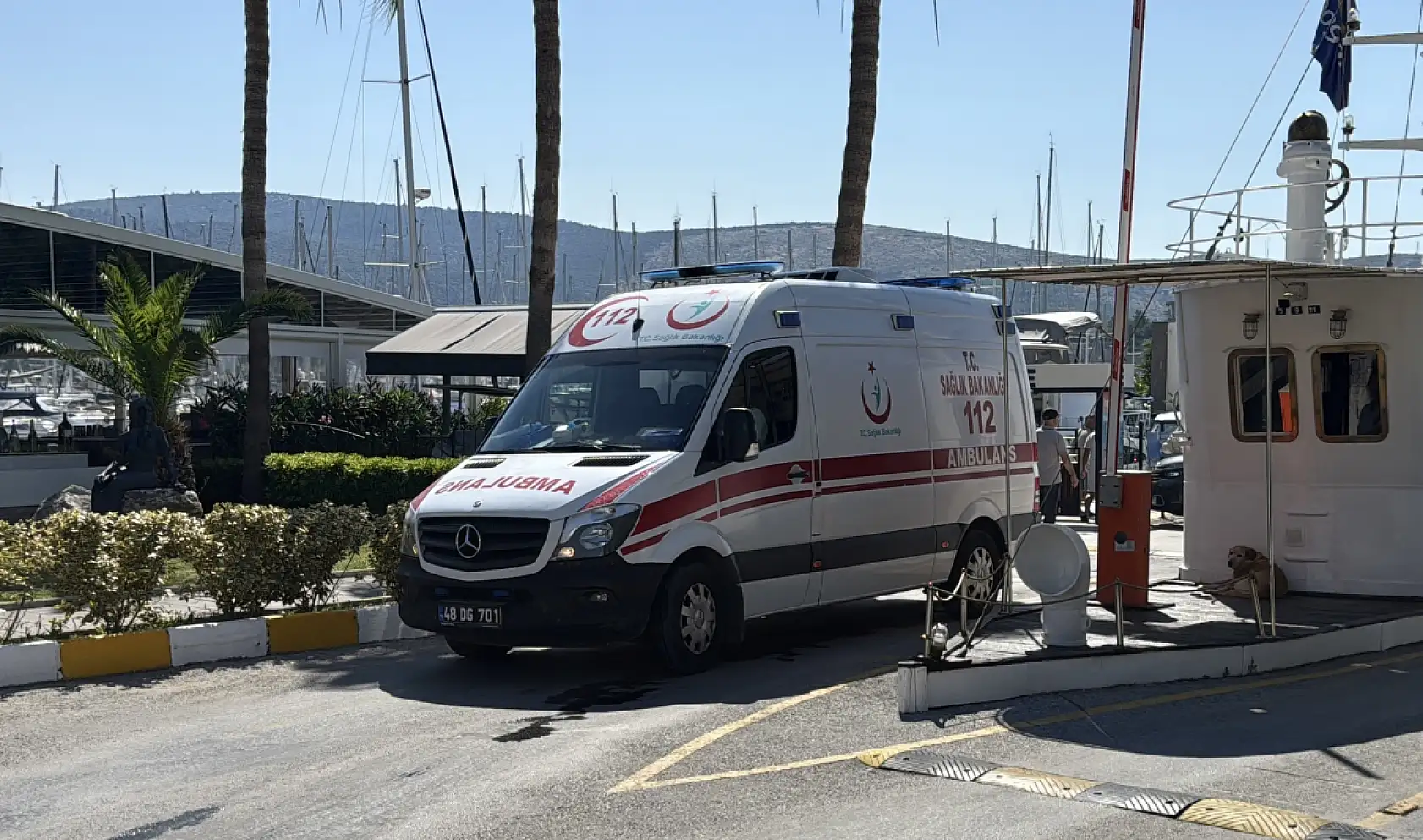 Bodrum'da yakıt ikmali için marinaya yanaşan teknede patlama meydana geldi