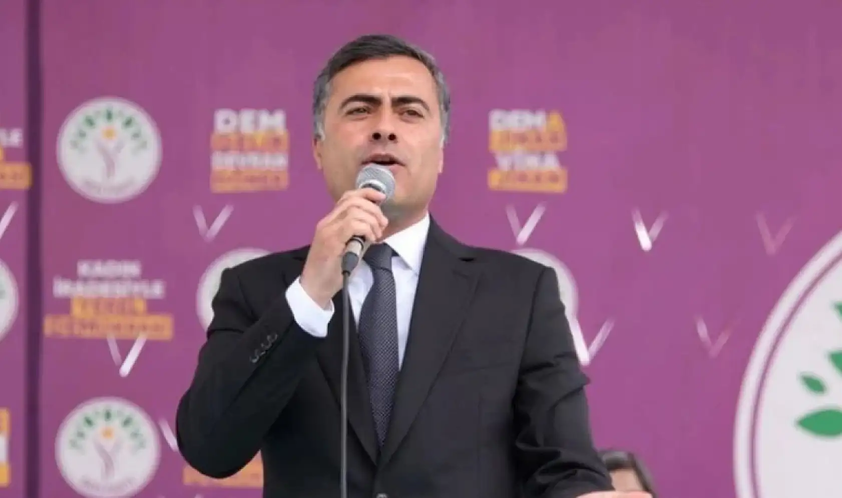 ''PKK sizi tükürüğünde boğar'' demişti! O belediye başkanının seçilme hakkı alındı, başkanlığı düştü