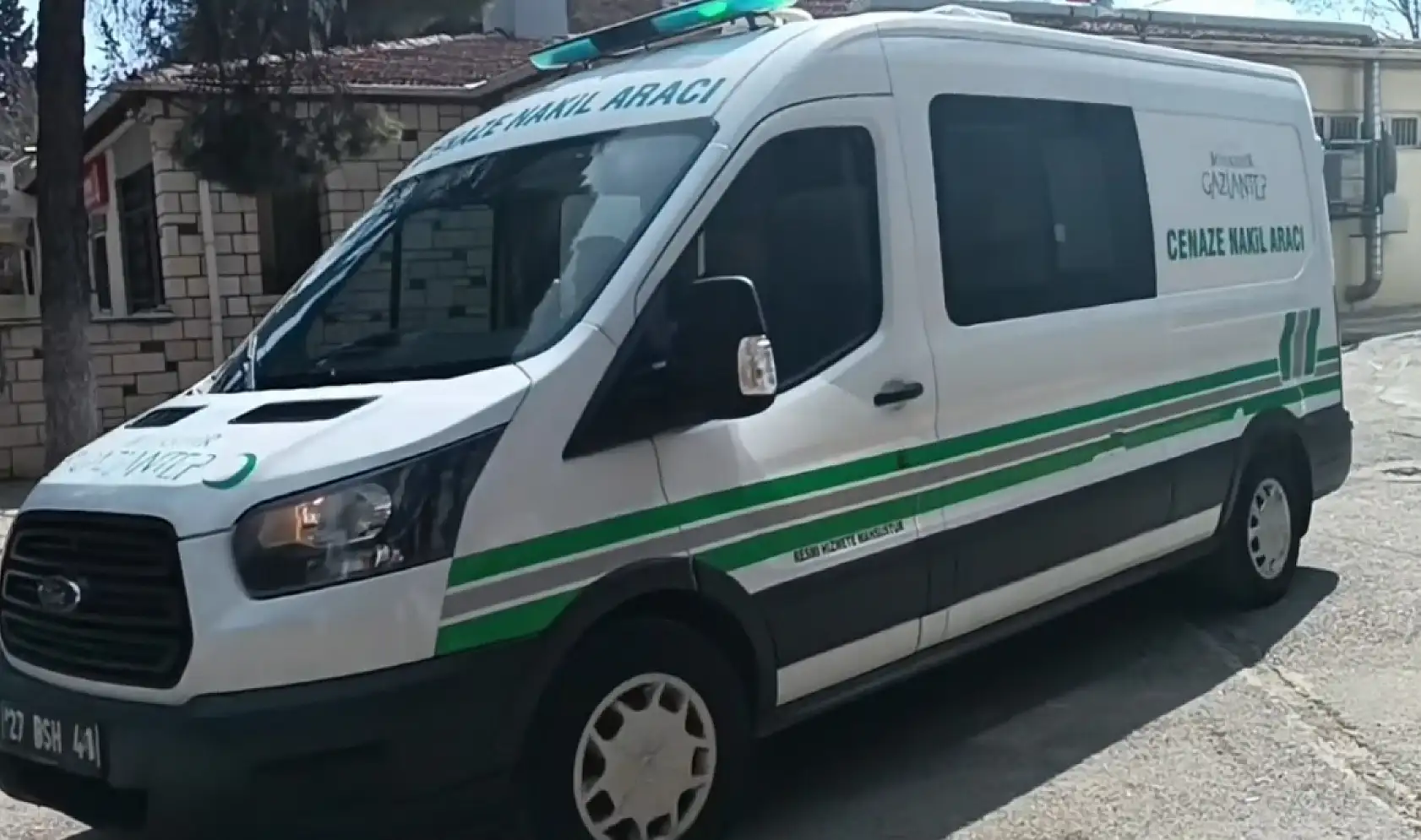 Bıçaklı saldırıya uğrayan genç kurtarılamadı