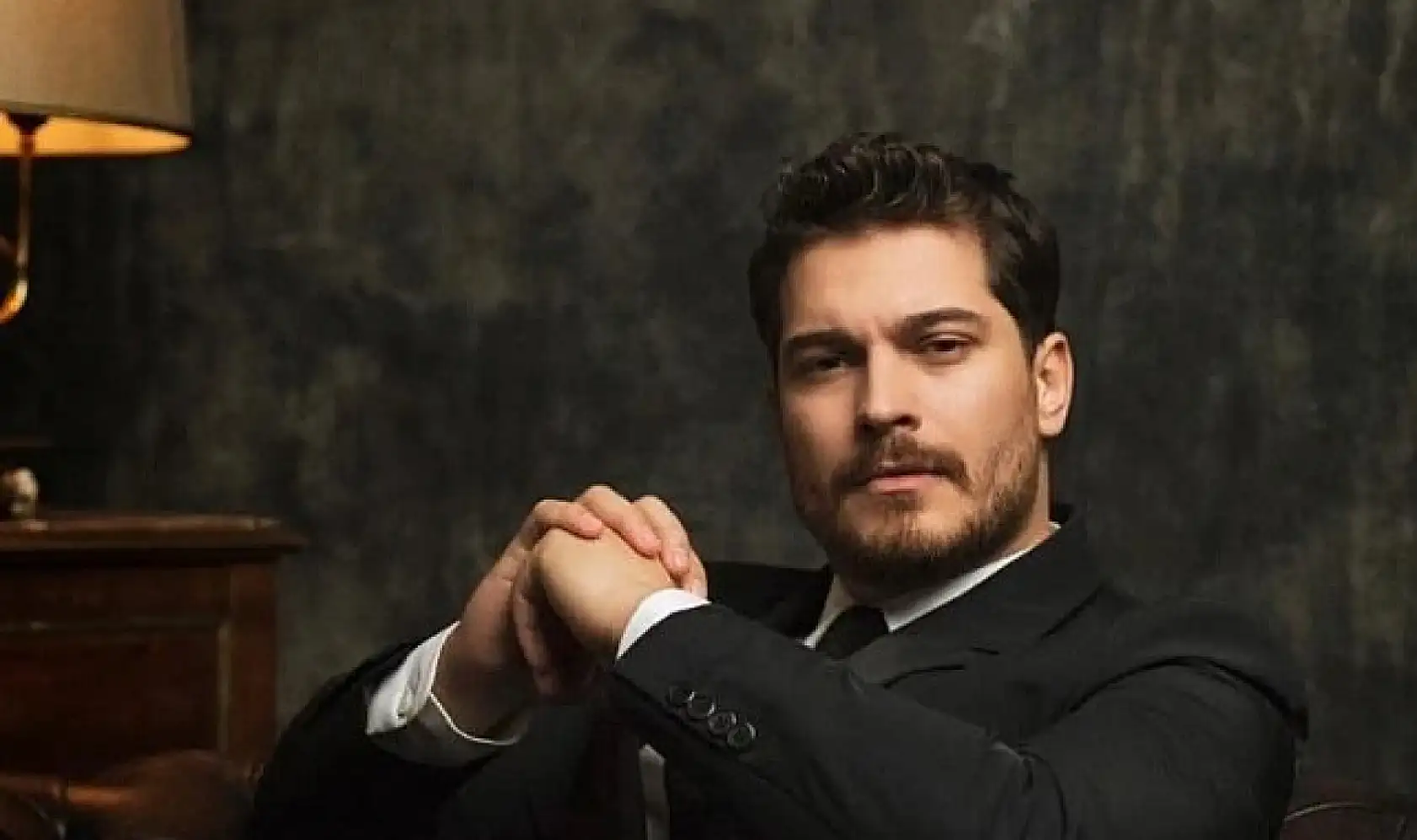 Çağatay Ulusoy ve Demet Özdemir'in dizisi 'Eşref Rüya'nın ilk kareleri yayınlandı