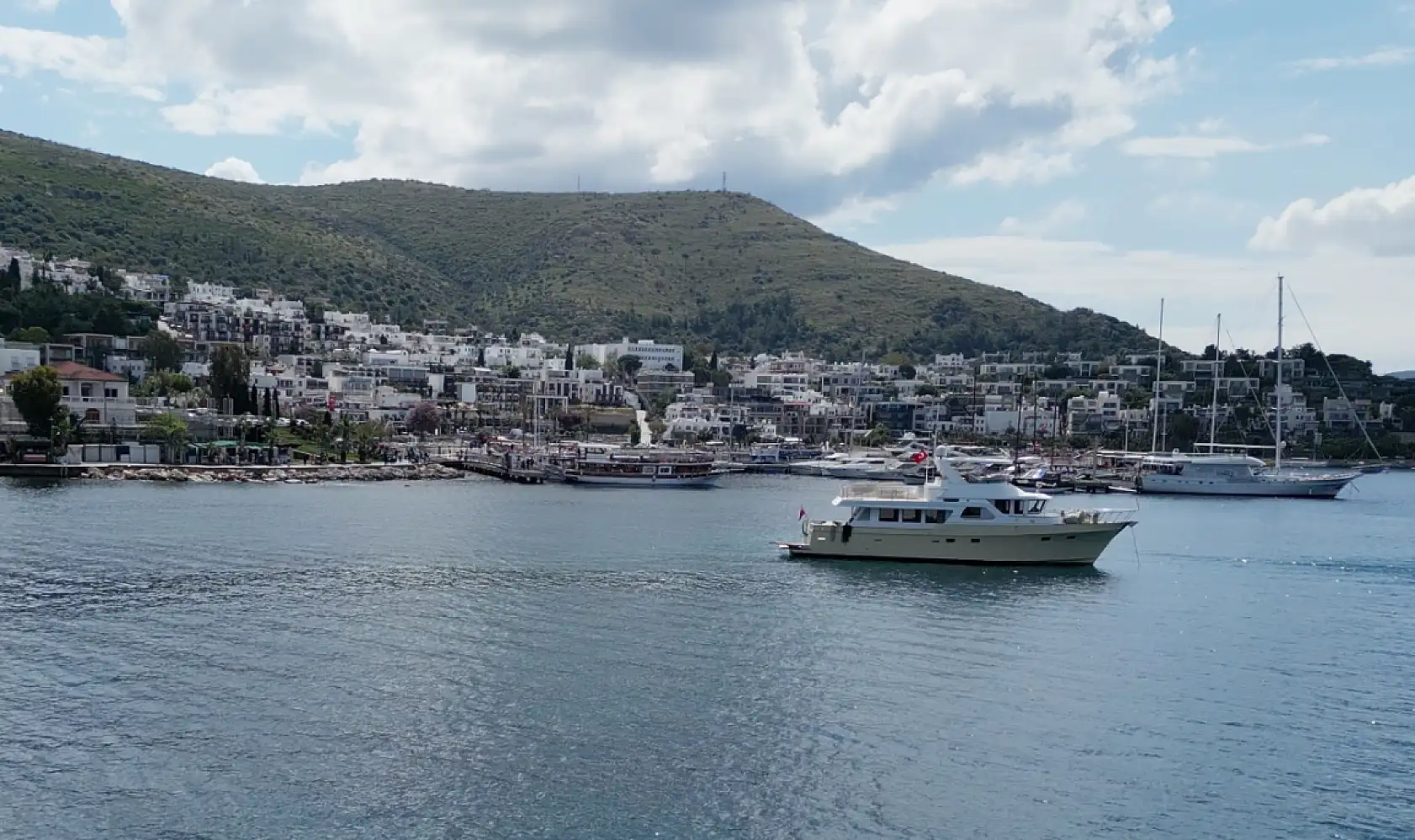 Bodrum'un guletleri misafirlerini mavi yolculuğa çıkarıyor