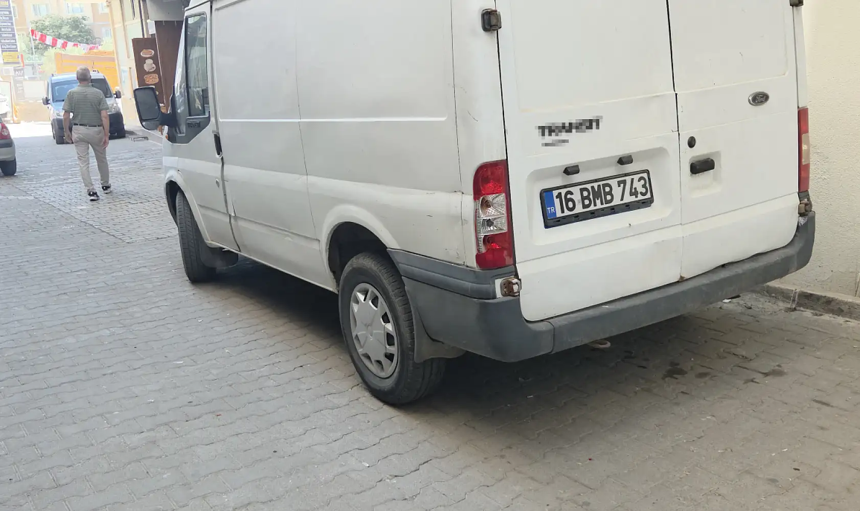 Direksiyon başında fenalaştı 4 araca çarparak durabildi