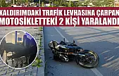 Kaldırımdaki trafik levhasına çarpan motosikletteki 2 kişi yaralandı