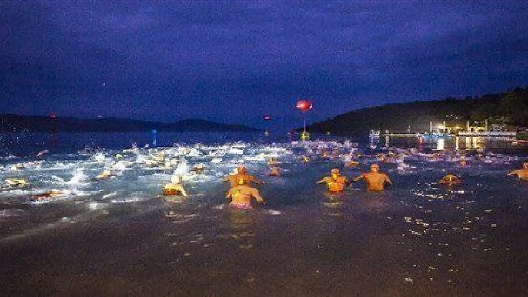 Dolunayda yüzme yarışı Türkiye'de ilk kez Bodrum'da düzenlendi