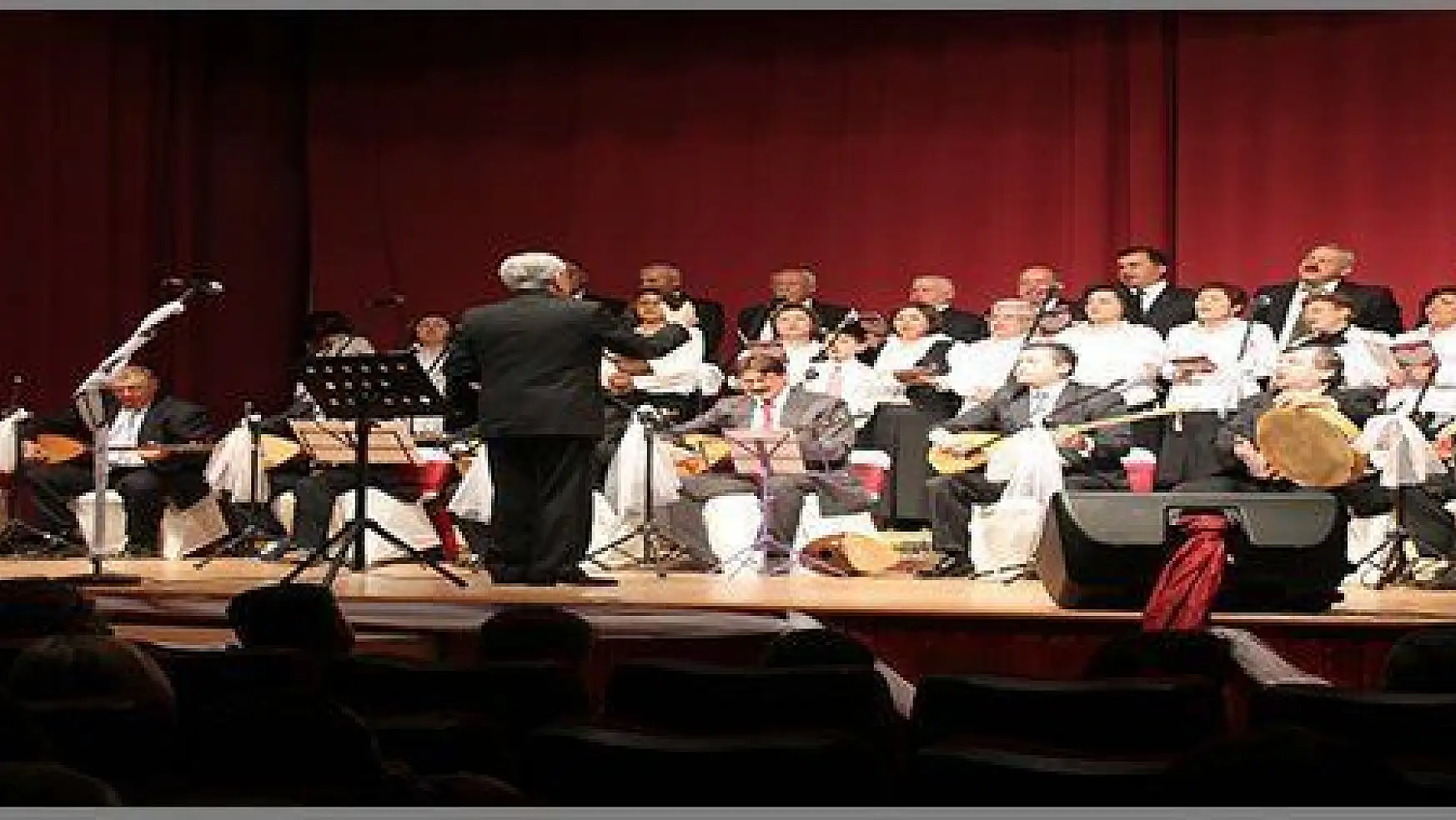 Türk Halk Müziği severler konserde buluştu