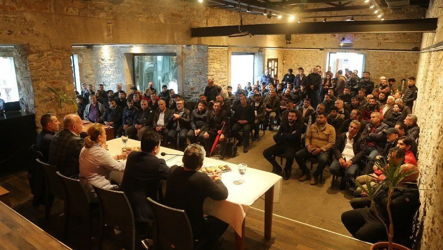 Başkan Ahmet Aras, Bodrum Çarşı esnafıyla bir araya geldi