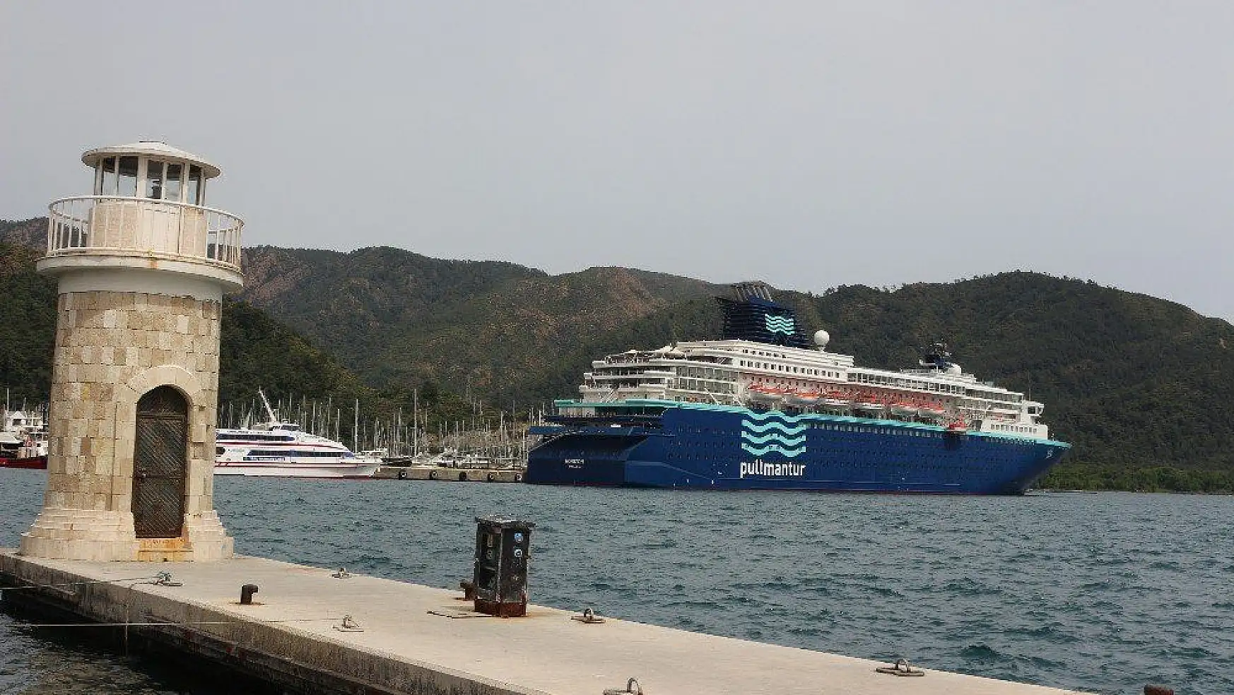 Bin 572 turisti taşıyan kruvaziyer, Marmaris Limanı'na demirledi