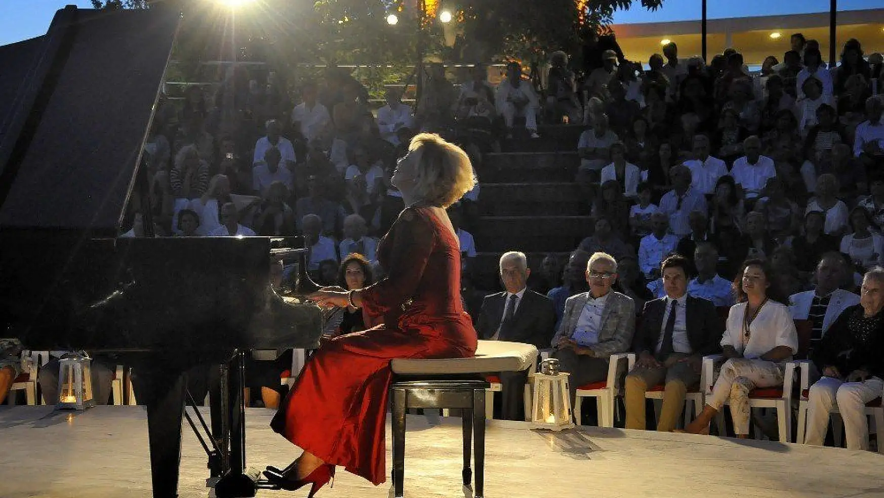 Klasik müzik festivali Gülsin Onay'la başladı