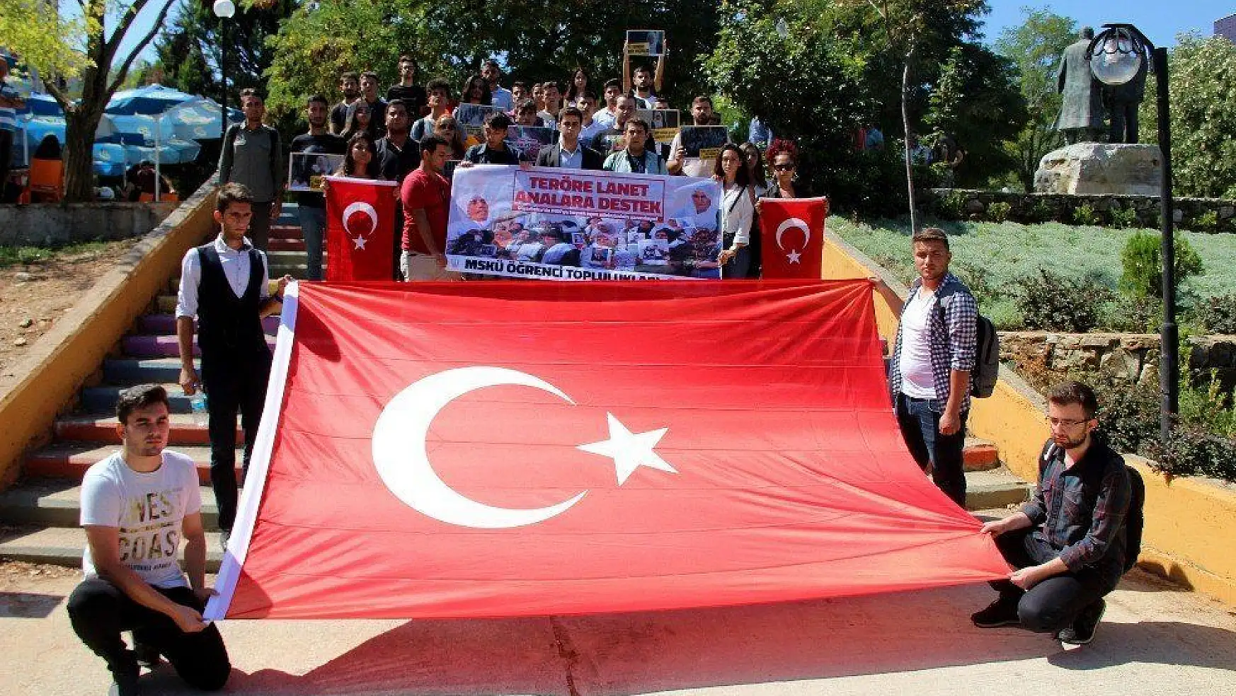 Muğla'da Üniversitelilerden Diyarbakır annelerine destek