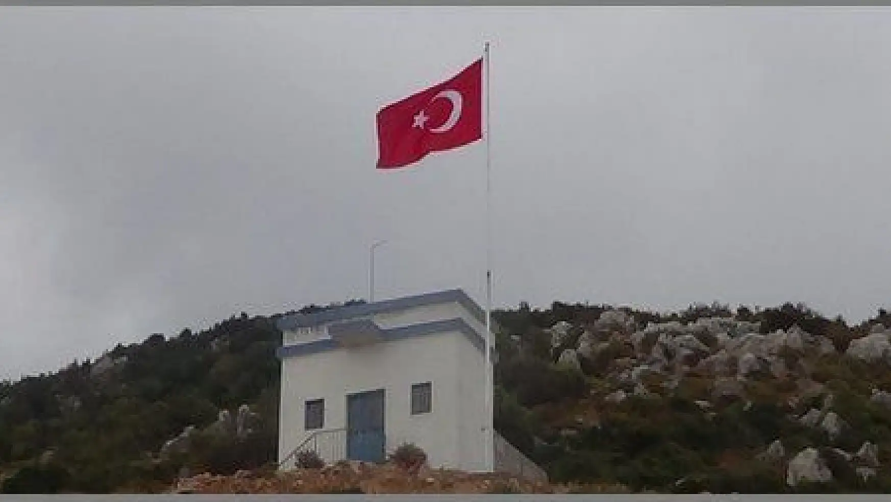 Yediburunlar Mahallesi'ne Türk Bayrağı dikildi