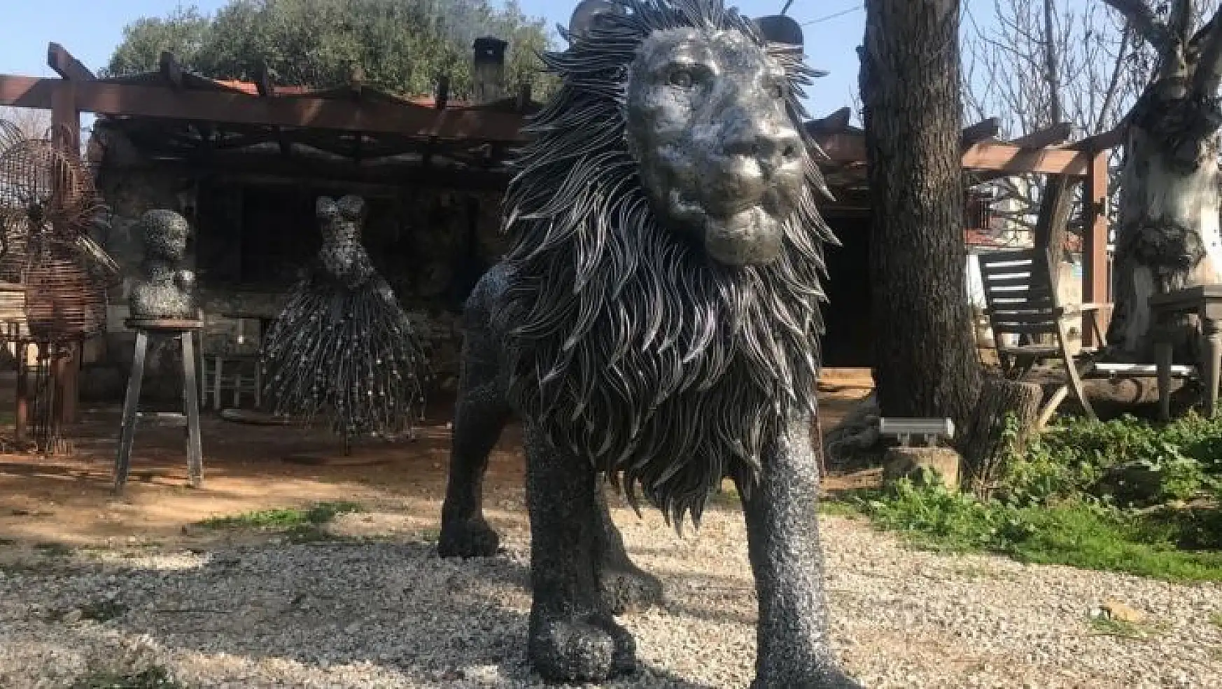 Aslan heykelini Galatasaray - Barcelona maçına yetiştirdiler