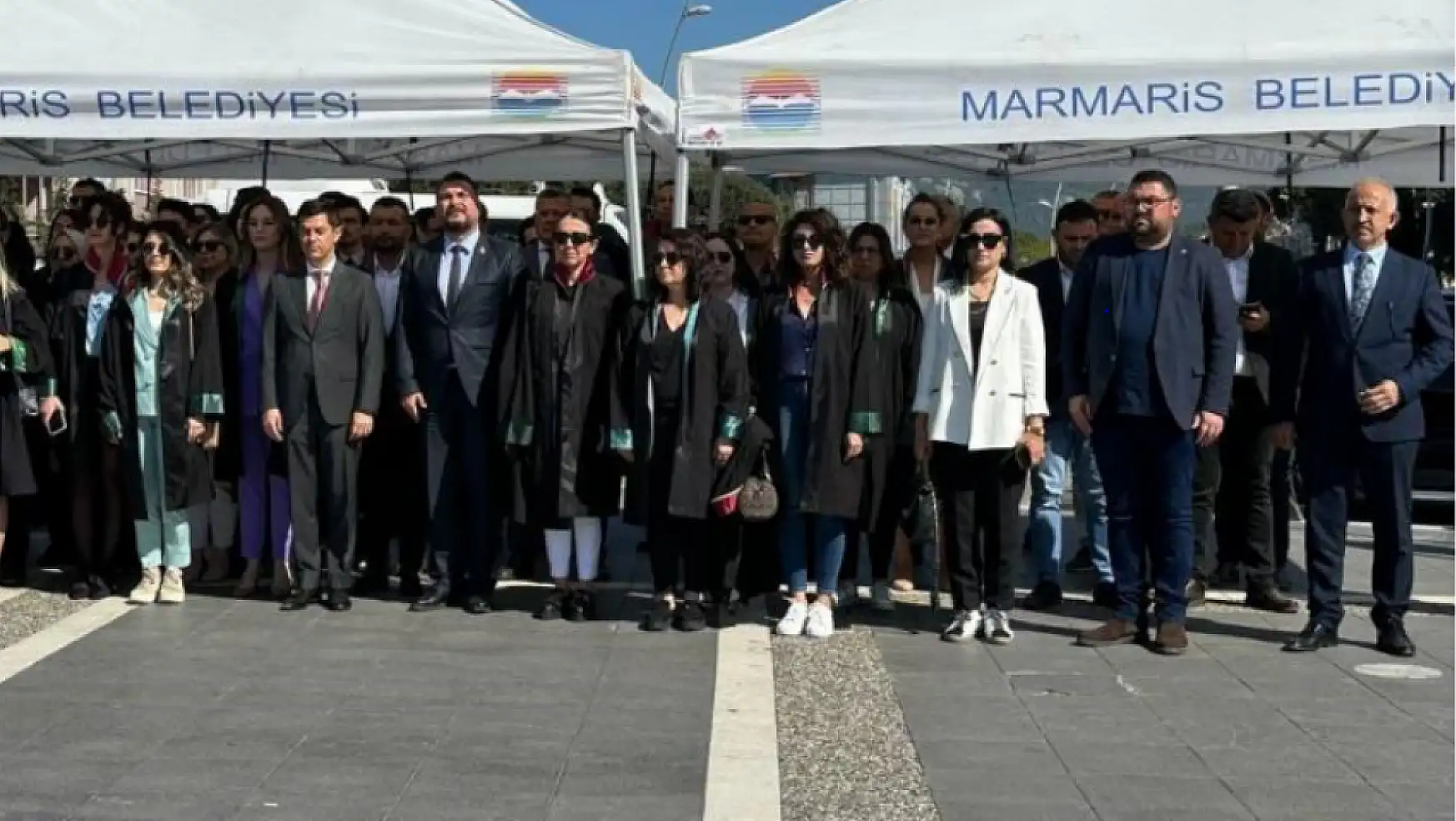 Avukatlar Atatürk Meydanı'nda günlerini kutladı