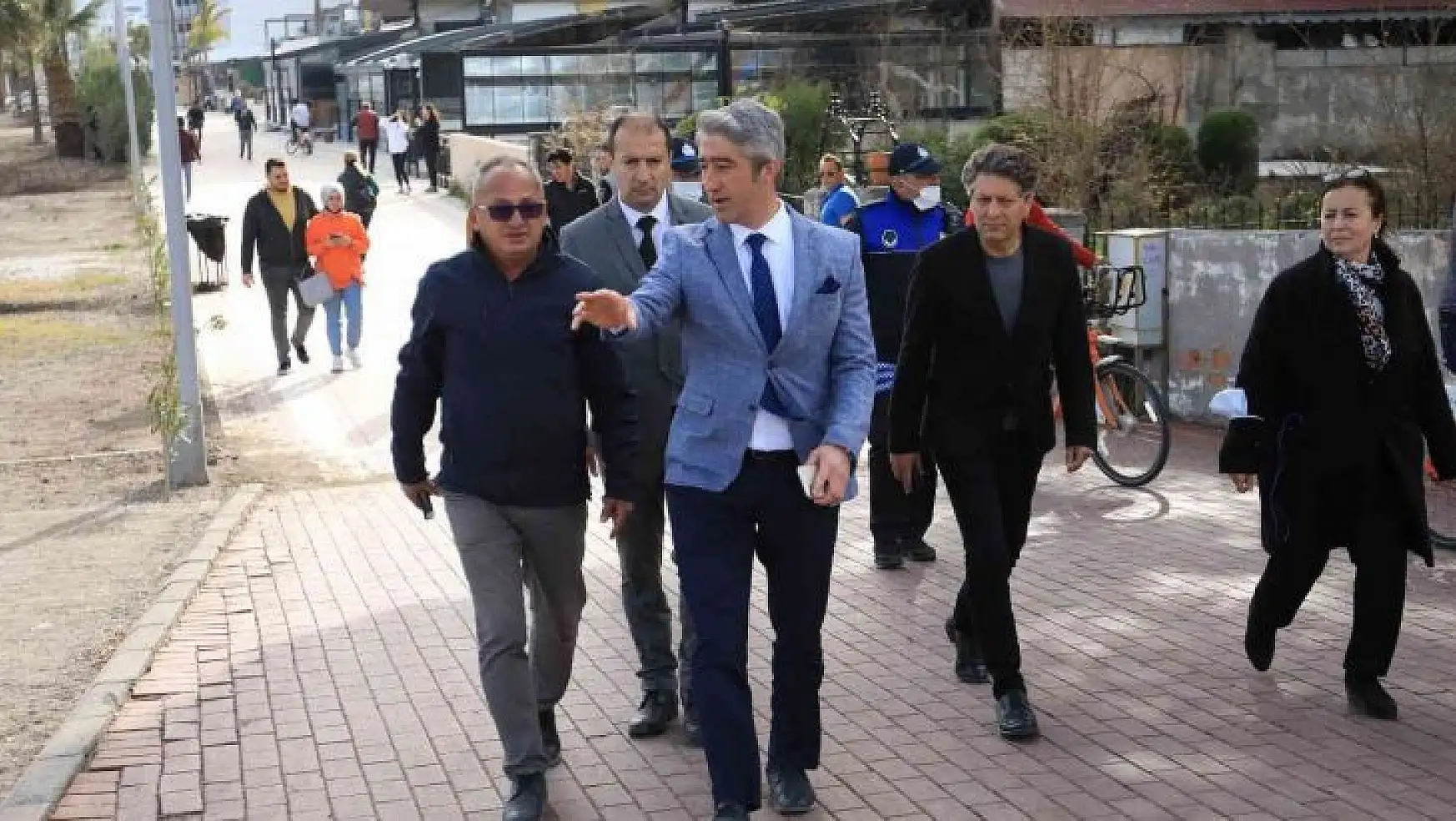 Başkan Oktay, 13 kilometrelik sahili yürüyerek denetledi
