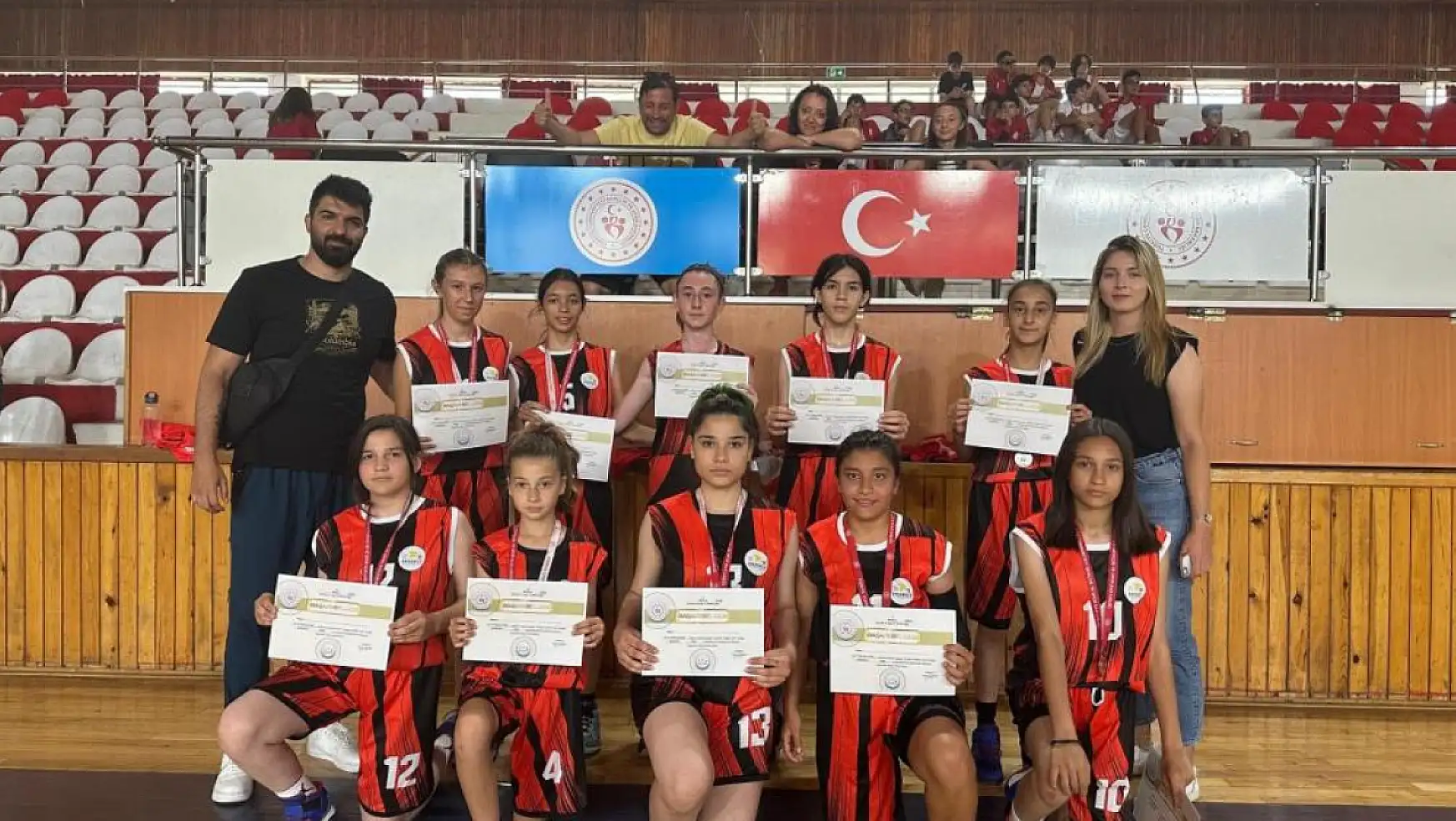Basketbolcular Muğla'da bölge birincisi oldu