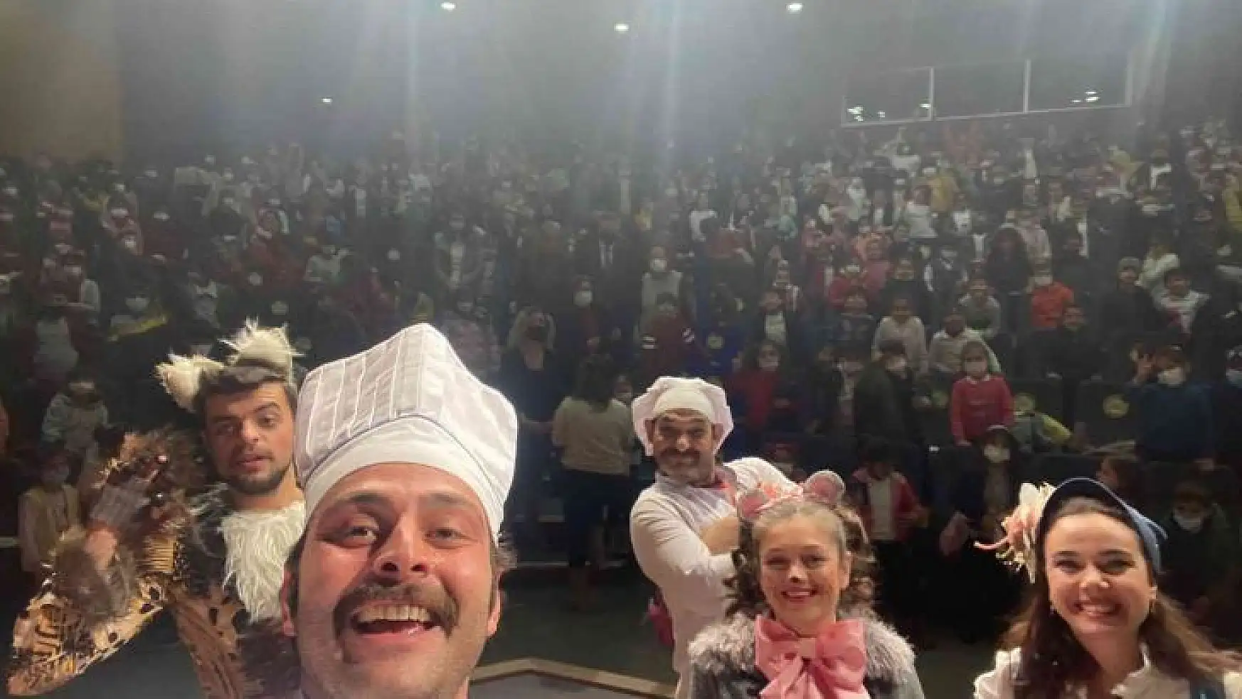 Bodrum'da öğrencilere tiyatro etkinliği sürüyor