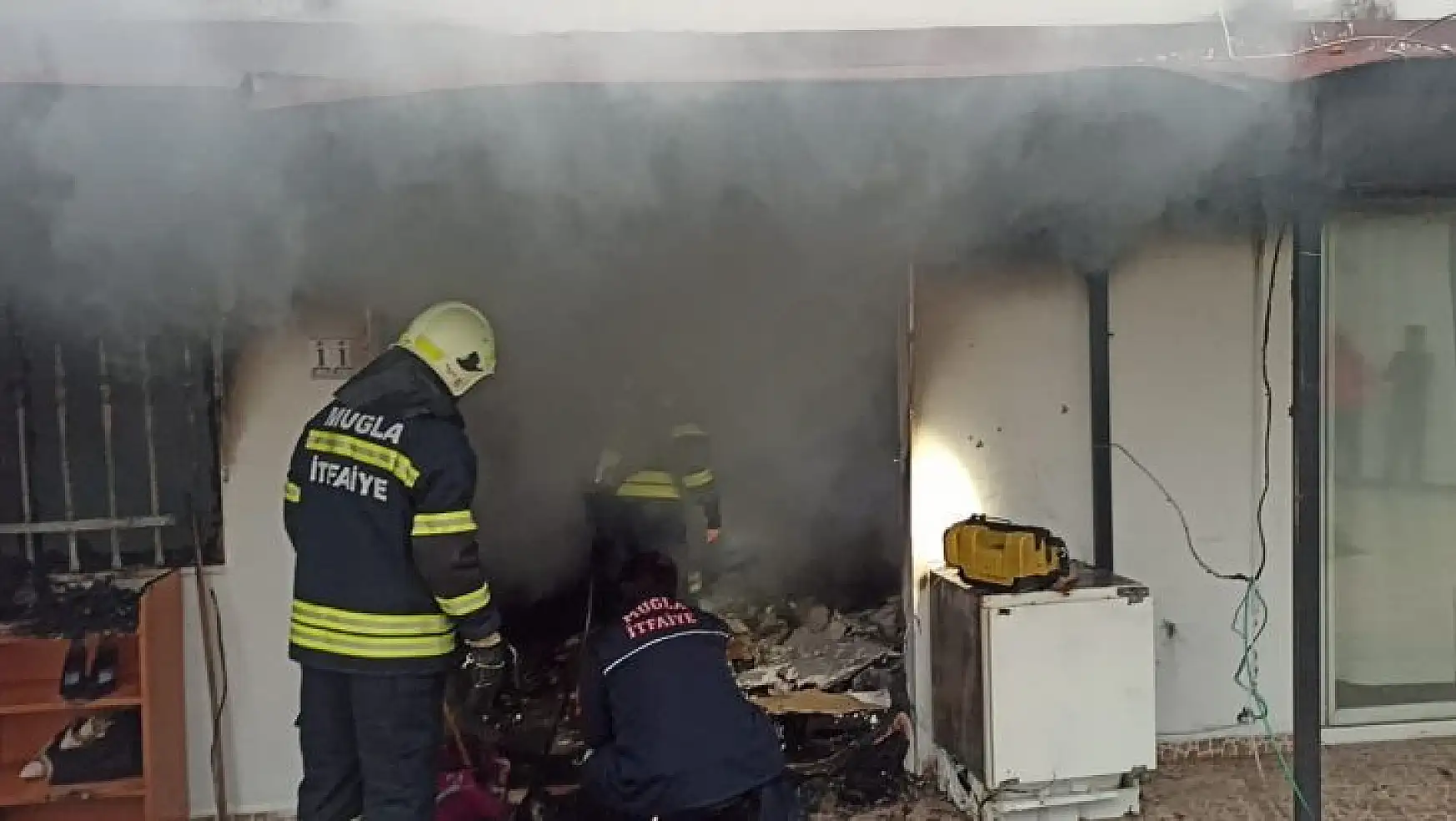 Bodrum'da yanan ev kullanılamaz hale geldi