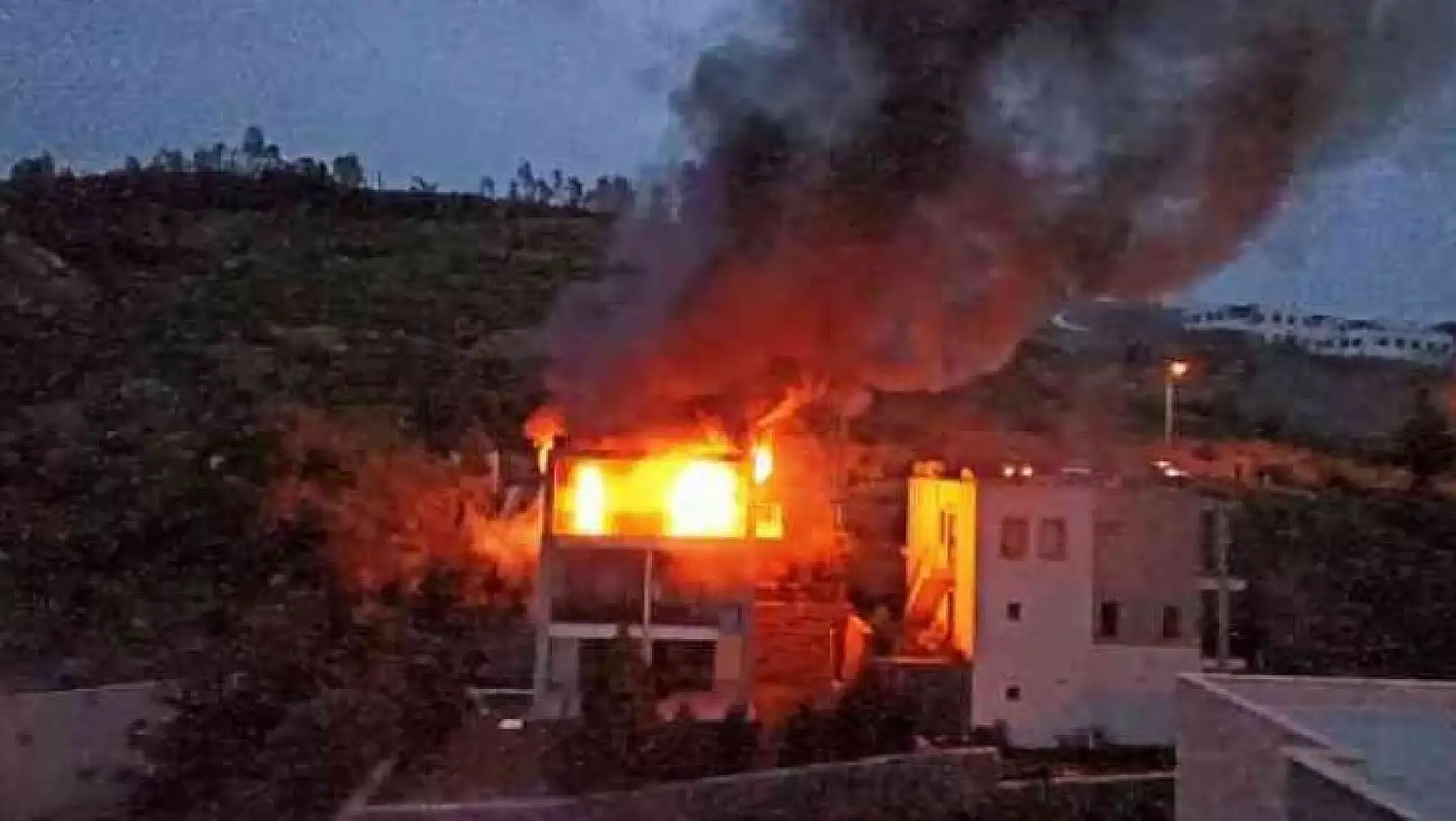 Bodrum'da yangında ev alev topuna döndü