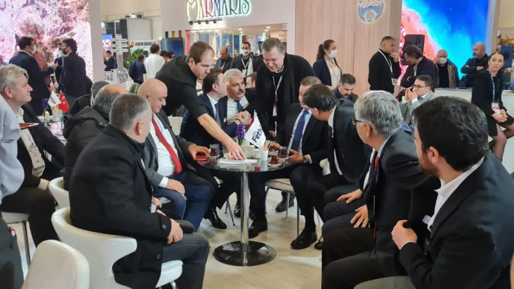 CHP Genel Başkan Vekili Akın'dan Fethiye standına ziyaret
