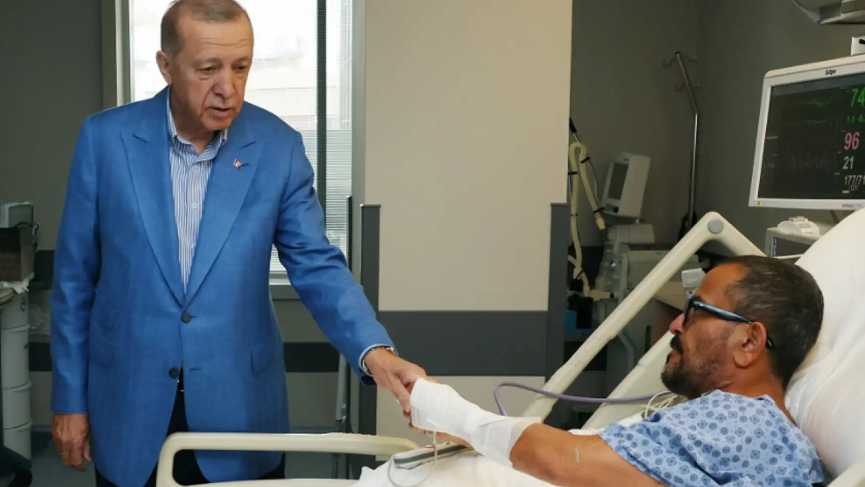 Cumhurbaşkanı Erdoğan, Sabancı'yı Hastanede Ziyaret Etti