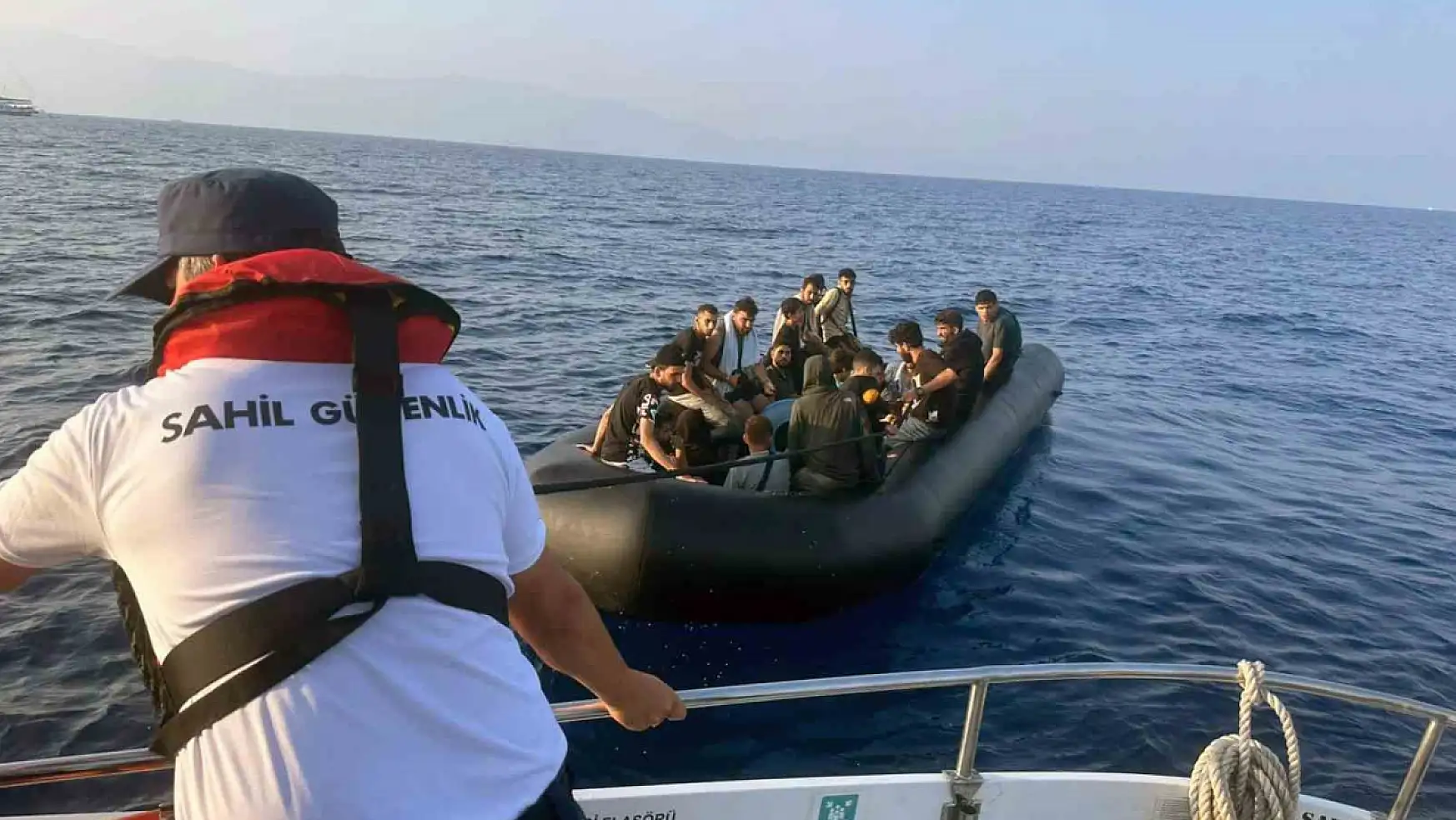 Datça'da 23 düzensiz göçmen kurtarıldı