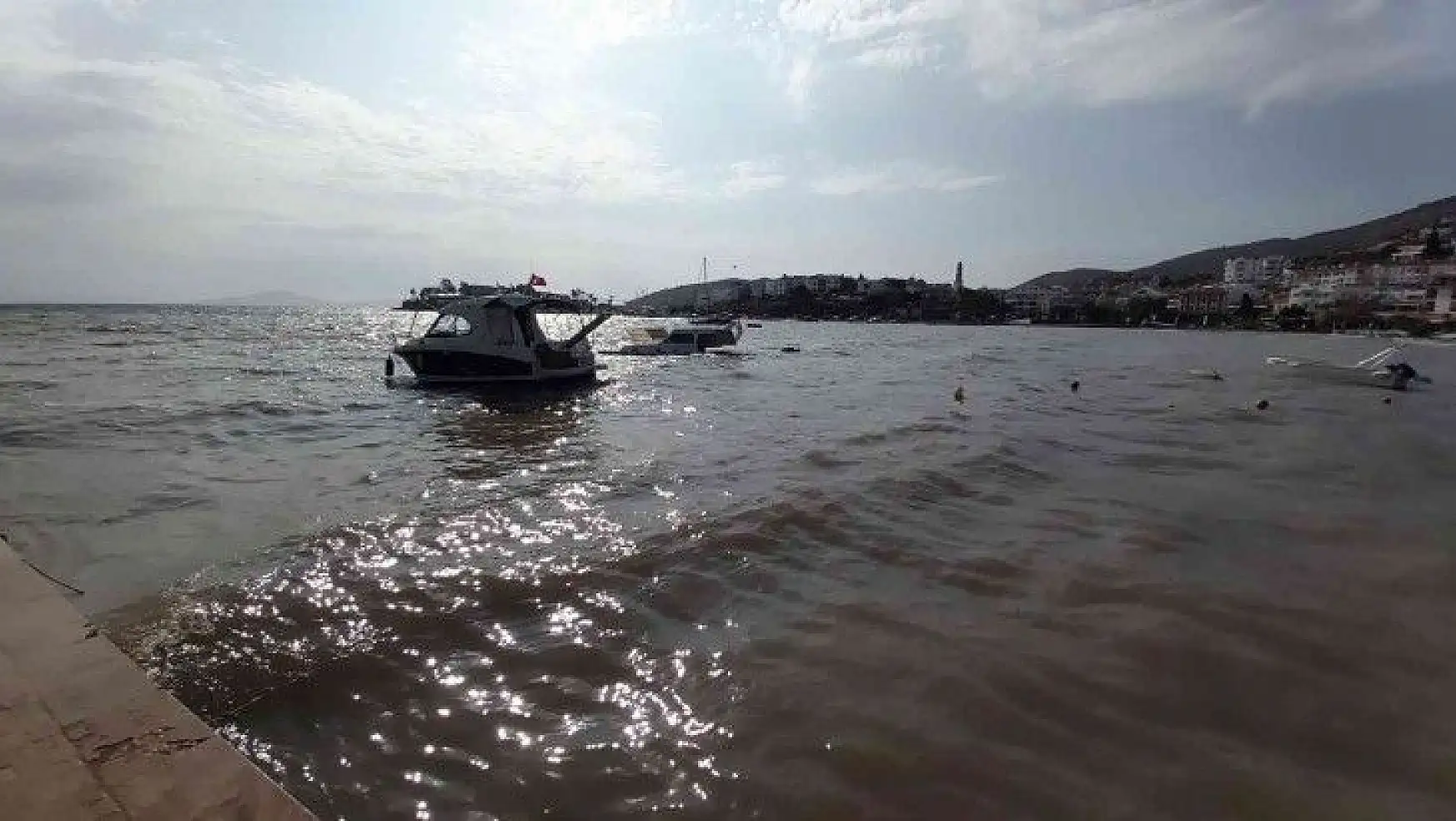 Datça'da fırtınaya dayanamayan bir tekne battı
