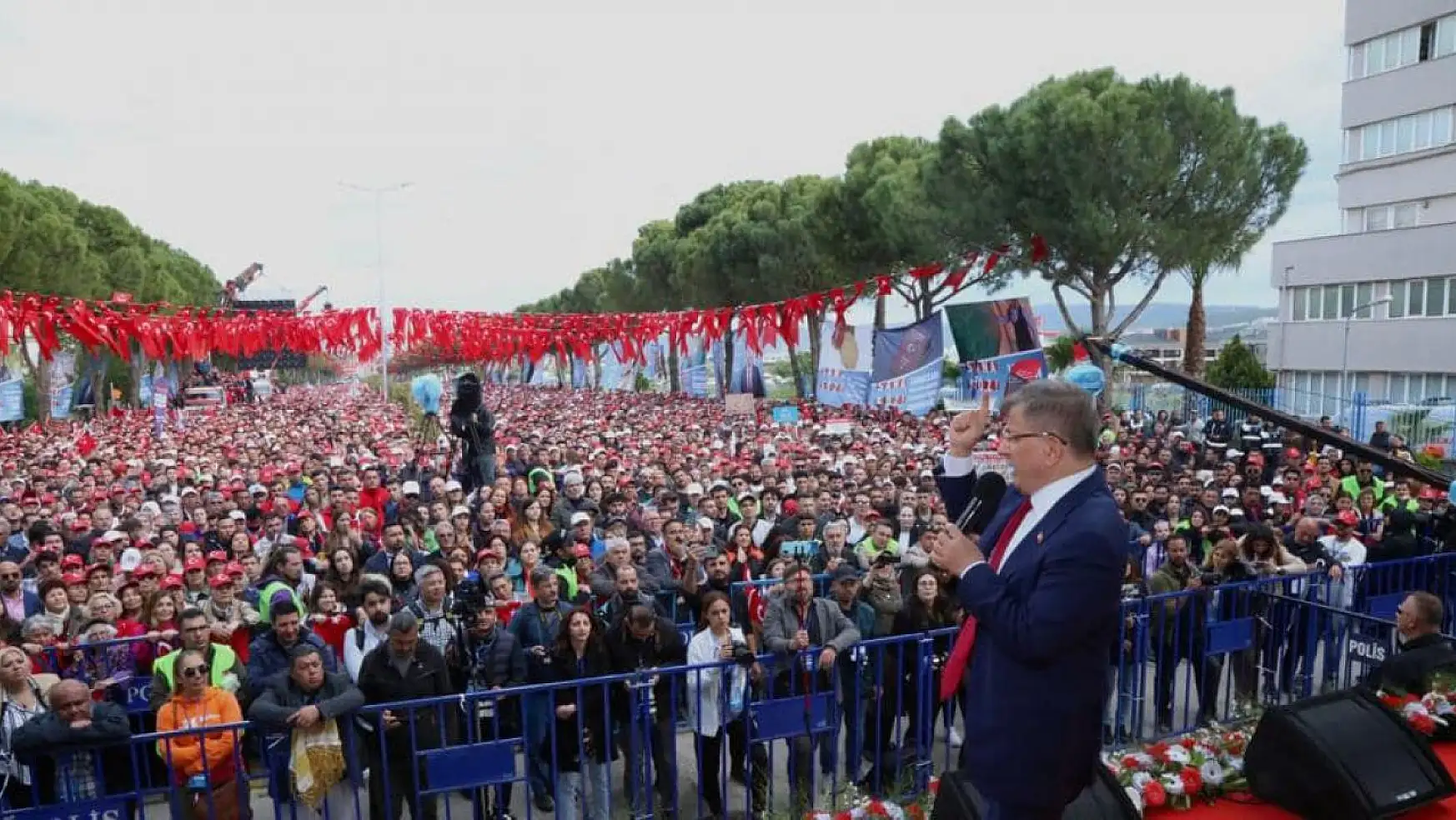 Davutoğlu '15 Mayıs sabahı yasaklar gidecek özgürlükler gelecek'