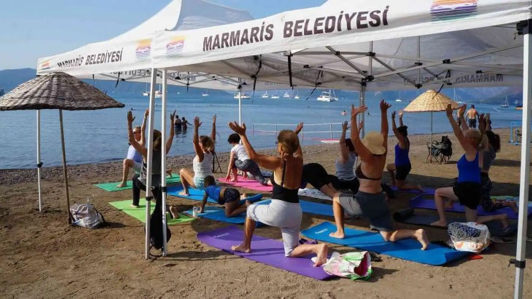 Dünya Yoga Günü halk plajında kutlandı