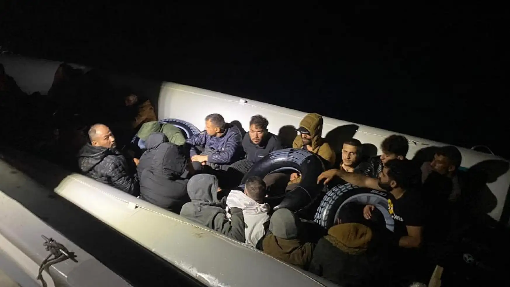 Düzensiz göçmenler yakalandı, 1 kişi gözaltına alındı