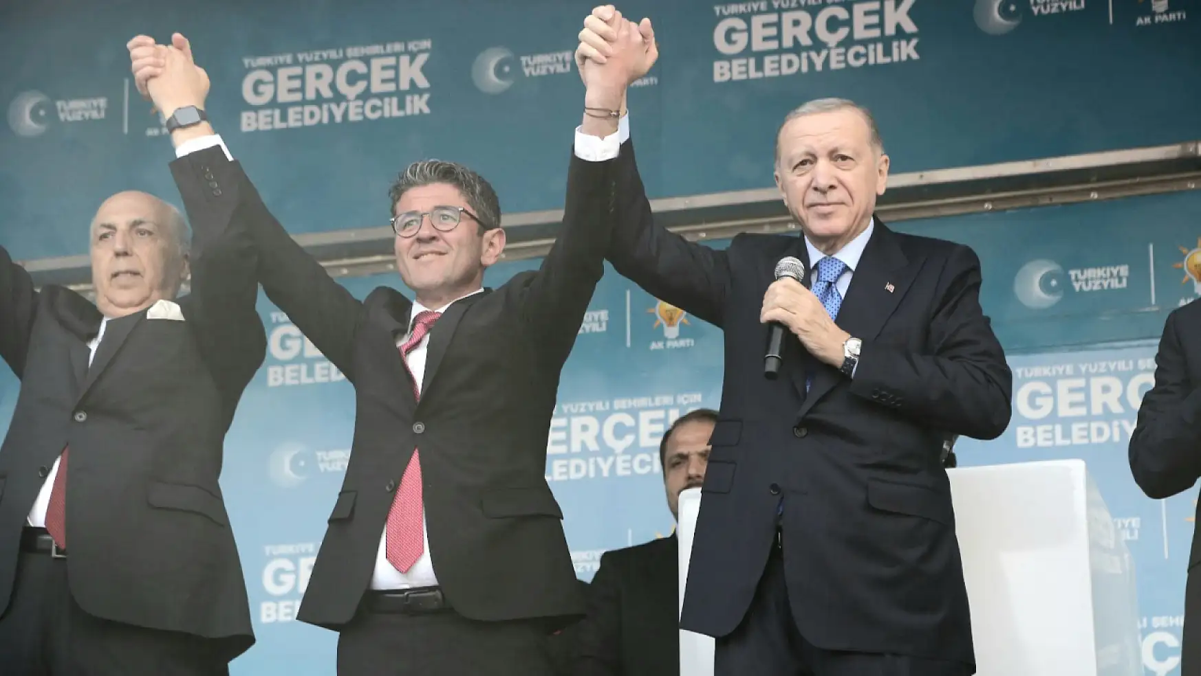 Erdoğan, 'Kökten seçilmeden hizmeti müjdeledi'