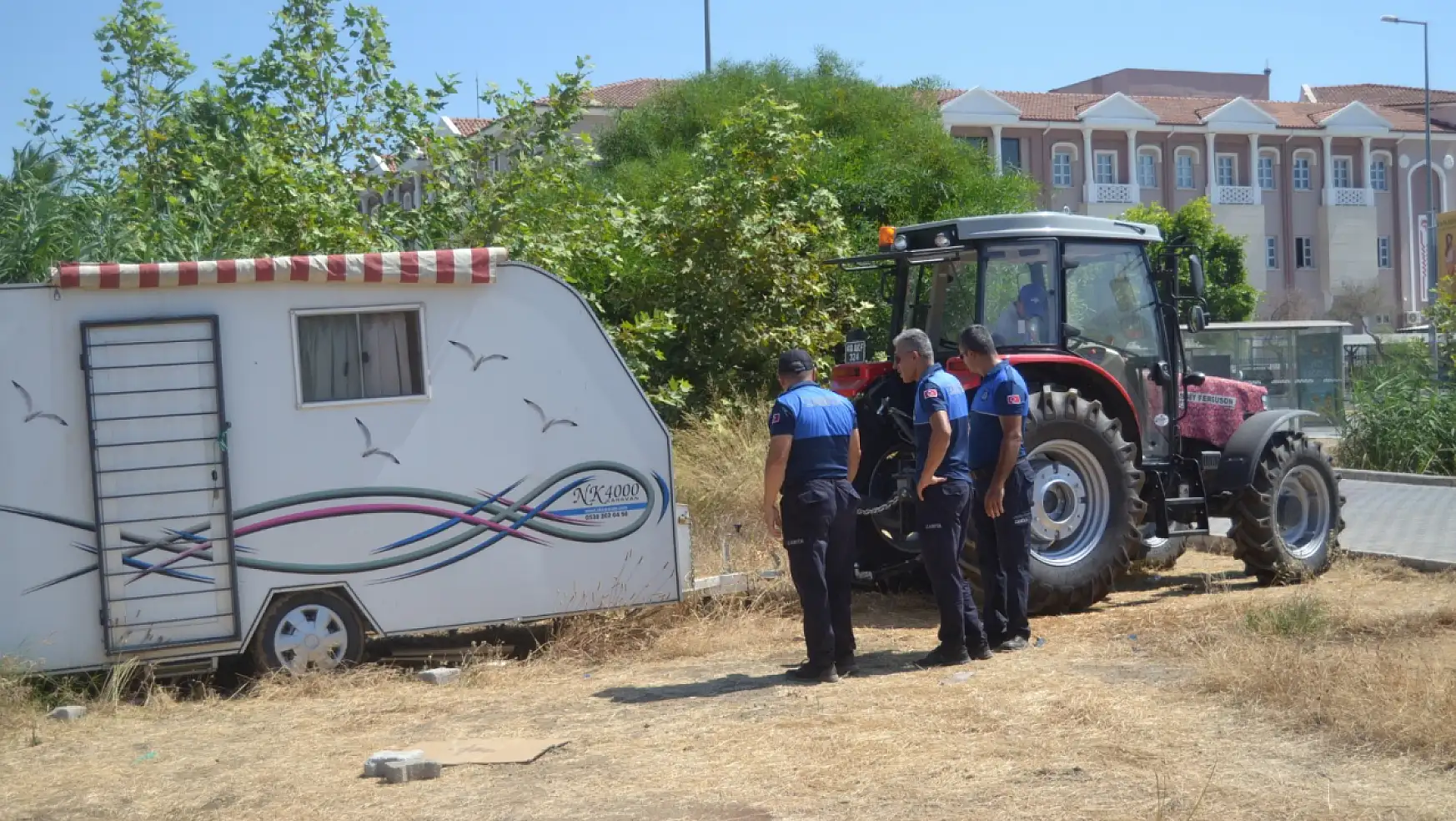 Fethiye'de İzinsiz Kurulan Karavanlar Kaldırıldı 