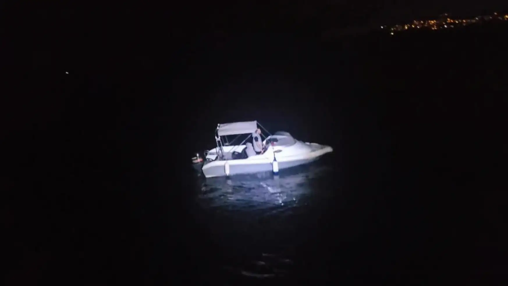 Fiber teknedeki göçmenler yakalandı