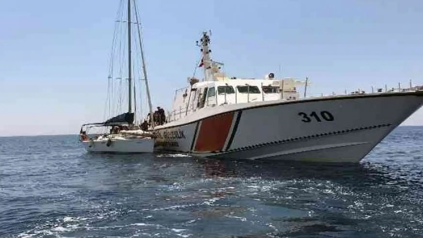 Göçmenler yelkenli tekne ile kaçarken yakalandı
