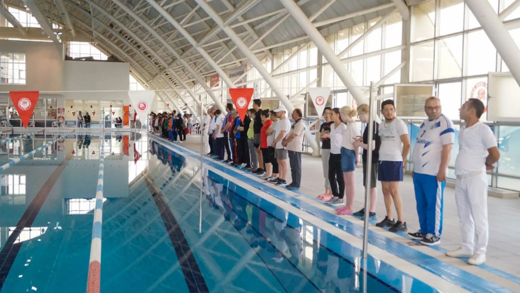 Görme engelli sporcu yüzmede Türkiye 3'sü oldu