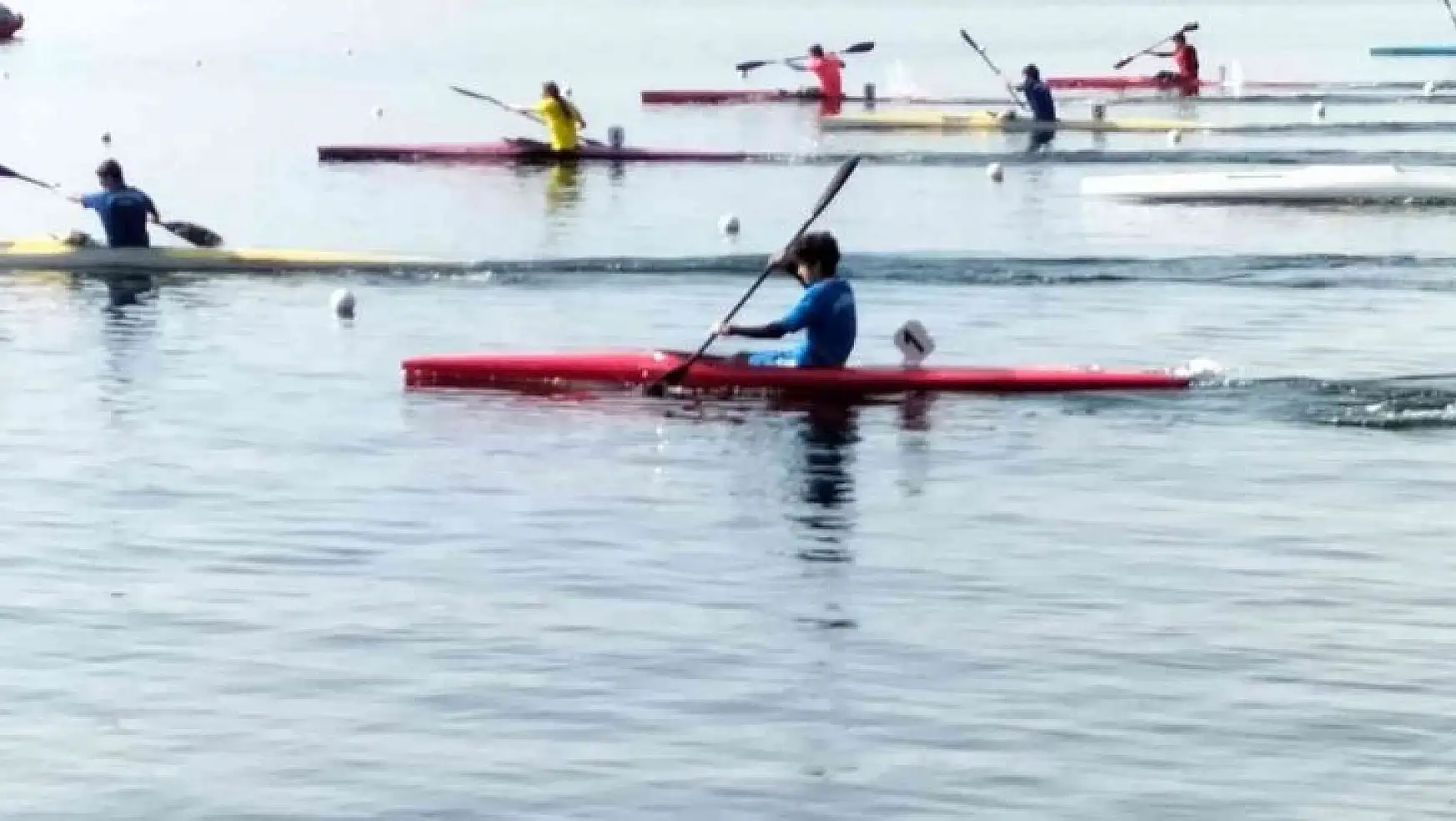 Köyceğiz'de Orman Şehitleri adına düzenlenen kano yarışları başladı