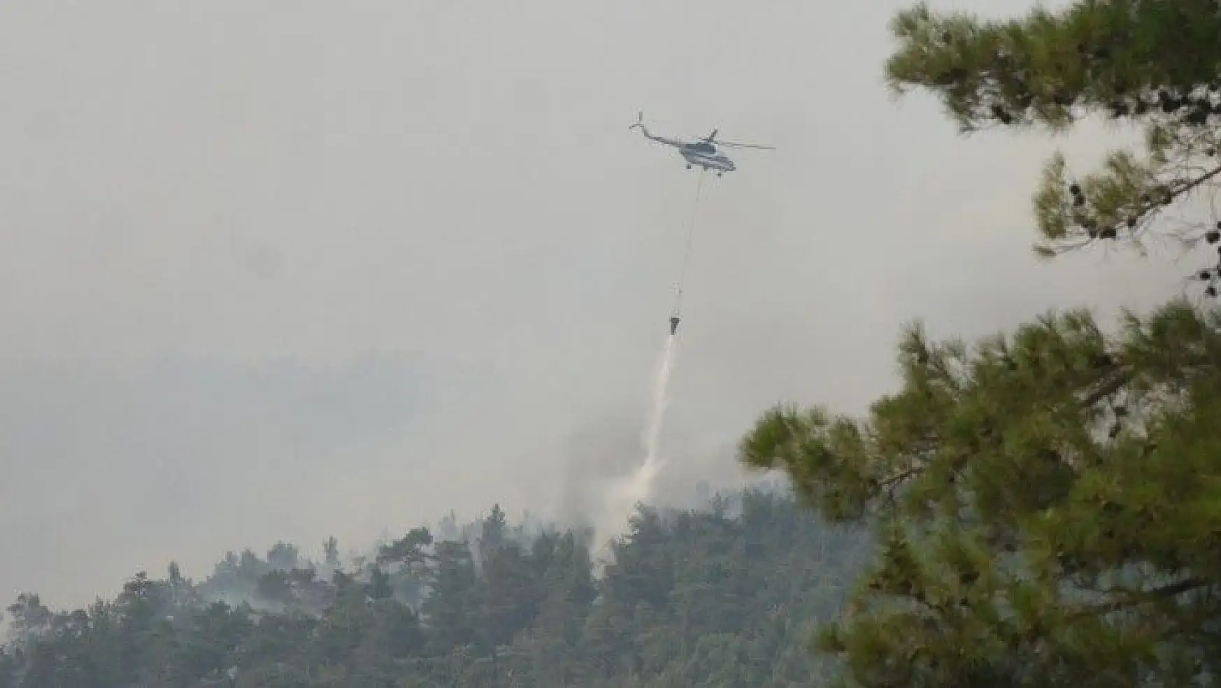 Köyceğiz yangınına 12 helikopter ve 2 uçak ile müdahale sürüyor