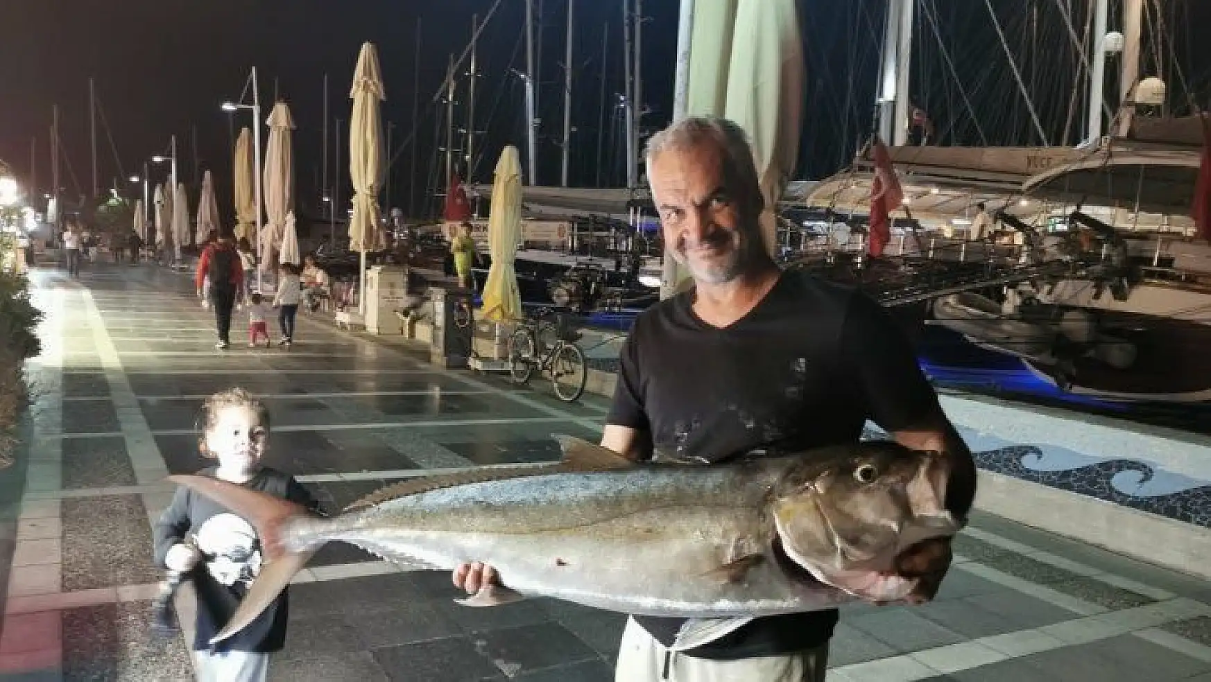 Marmaris'te 30 kiloluk Akya balığı görenleri şaşırttı